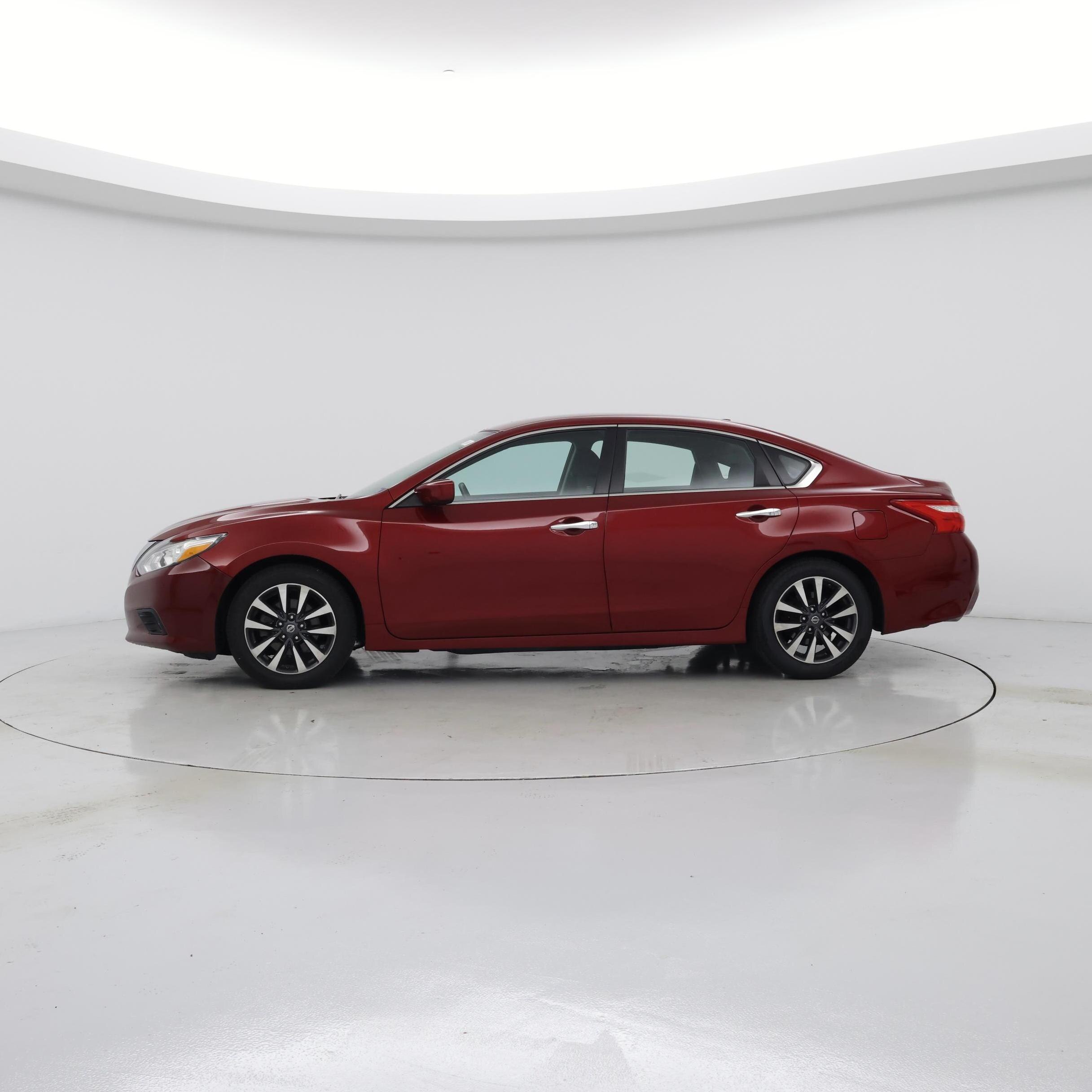 Thumbnail: 2017 Nissan Altima - 3