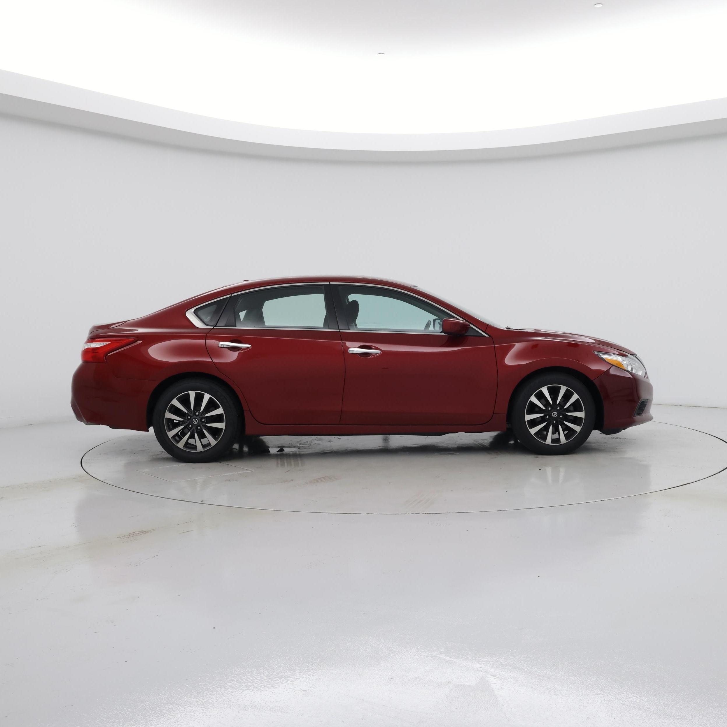 Thumbnail: 2017 Nissan Altima - 7