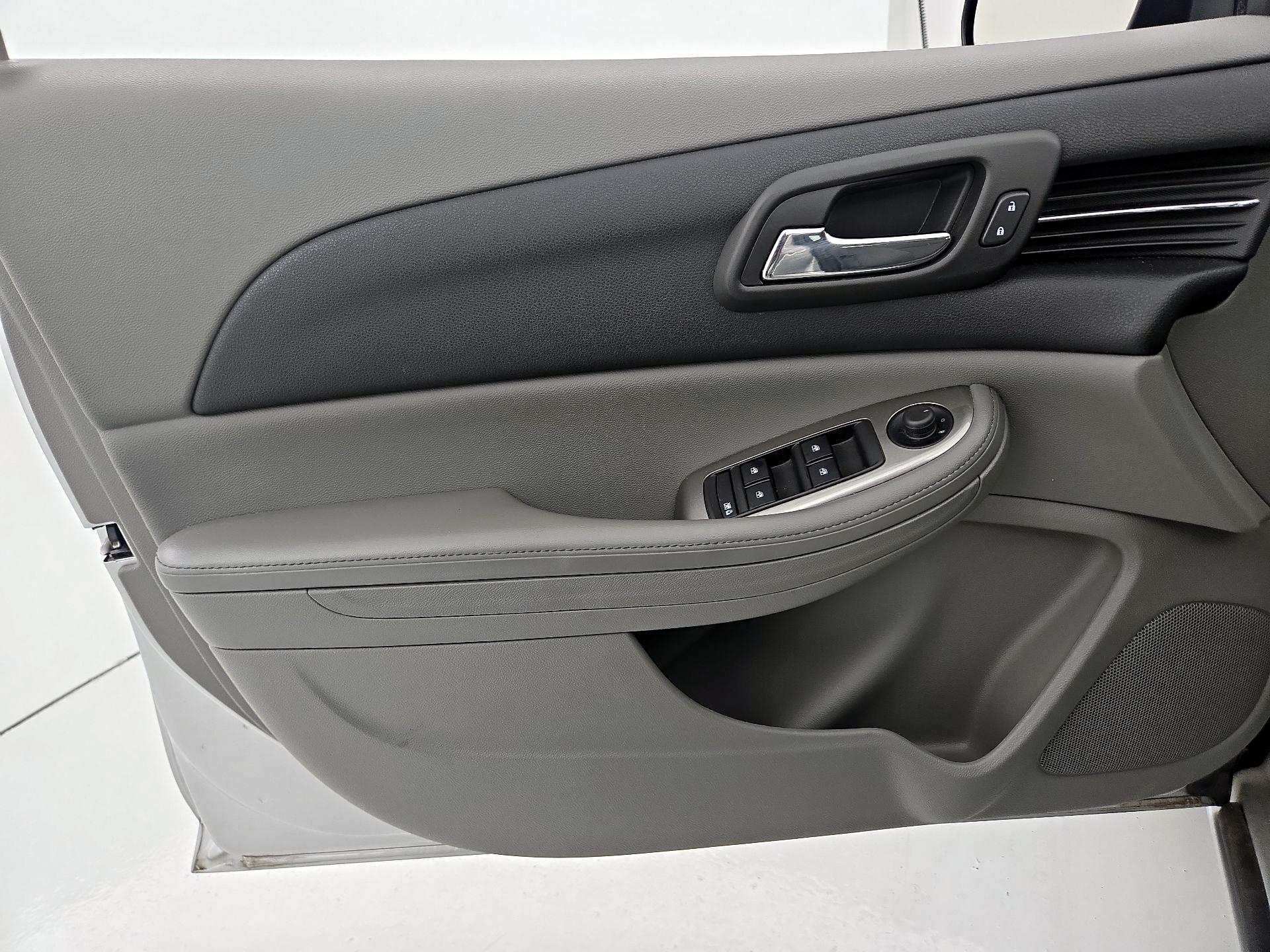 Thumbnail: 2014 Chevrolet Malibu - 12