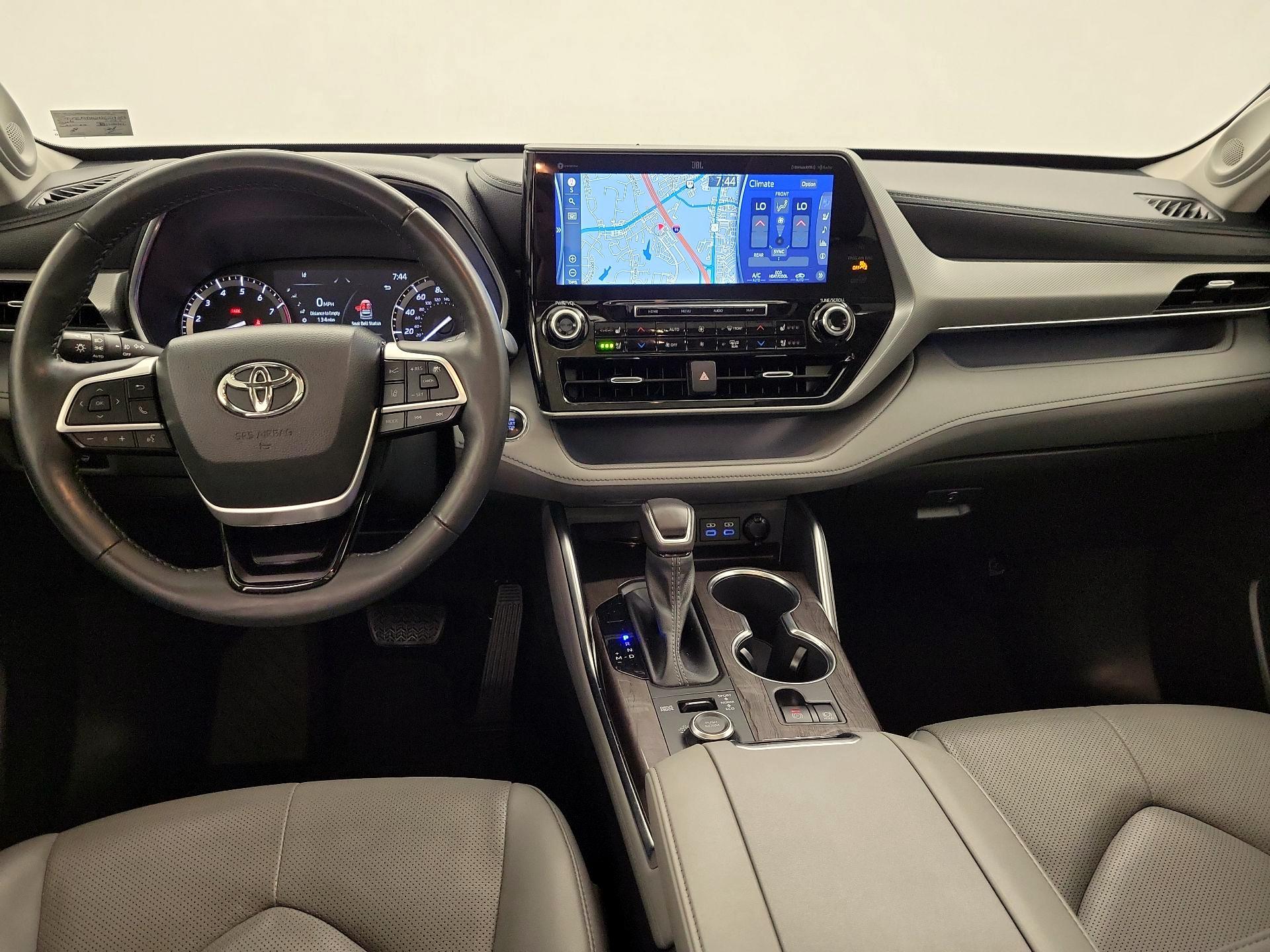 Thumbnail: 2022 Toyota Highlander - 9