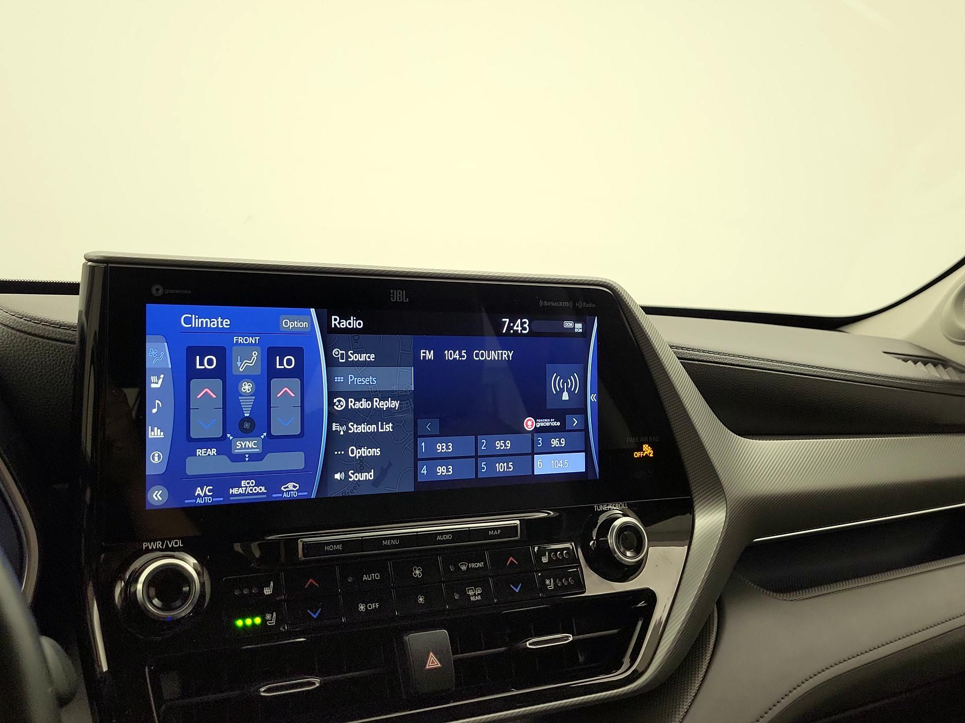 Thumbnail: 2022 Toyota Highlander - 16