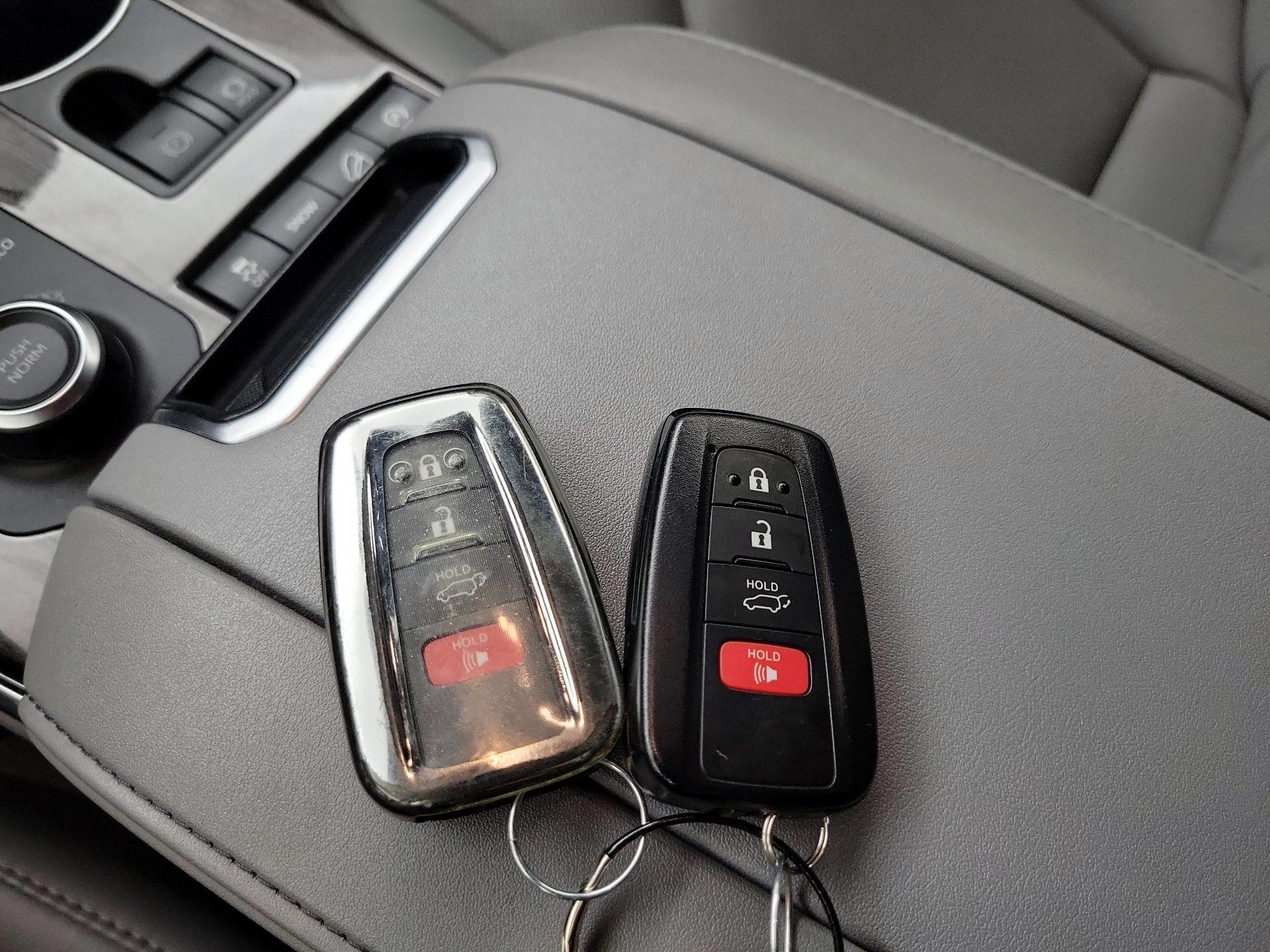 Thumbnail: 2022 Toyota Highlander - 19