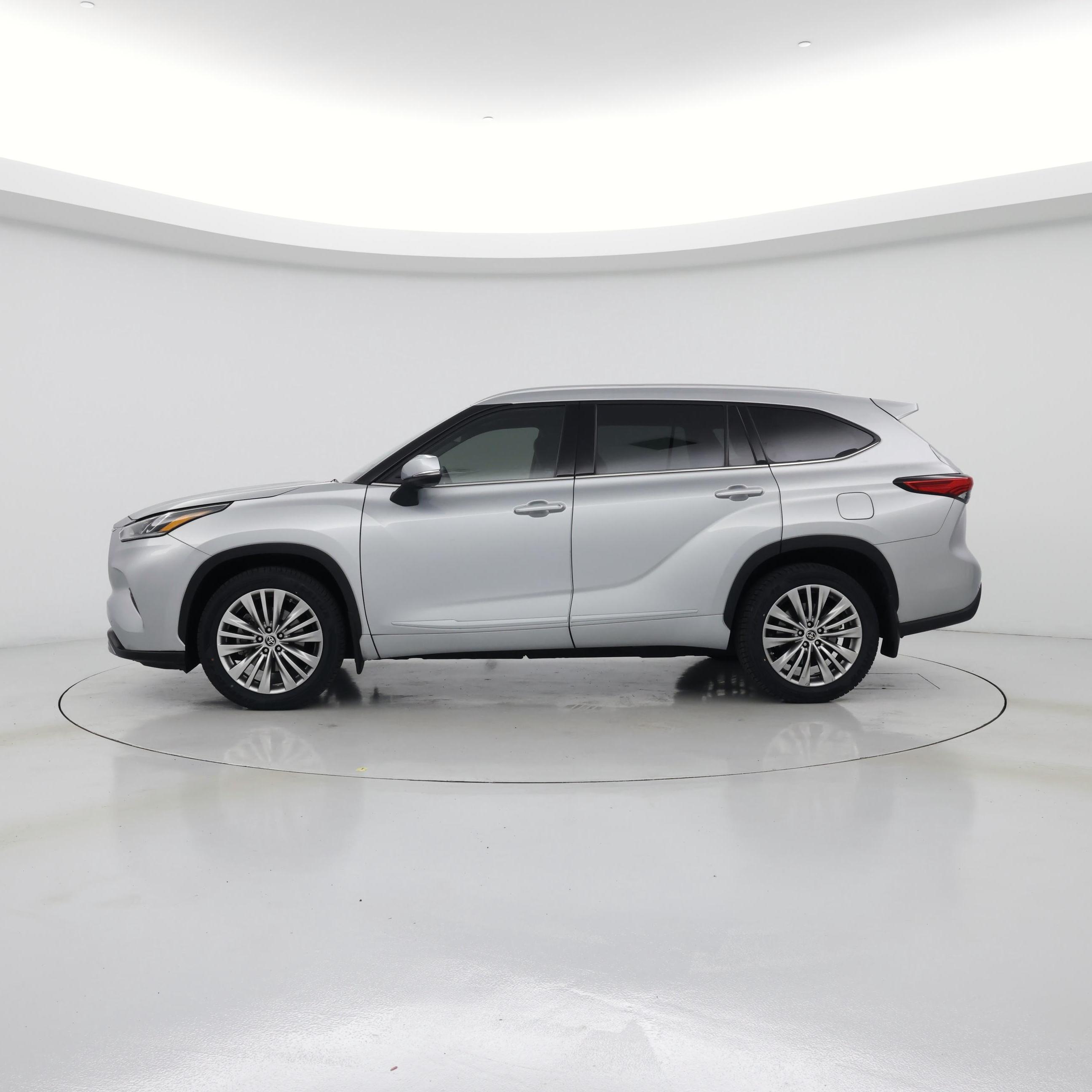Thumbnail: 2022 Toyota Highlander - 3