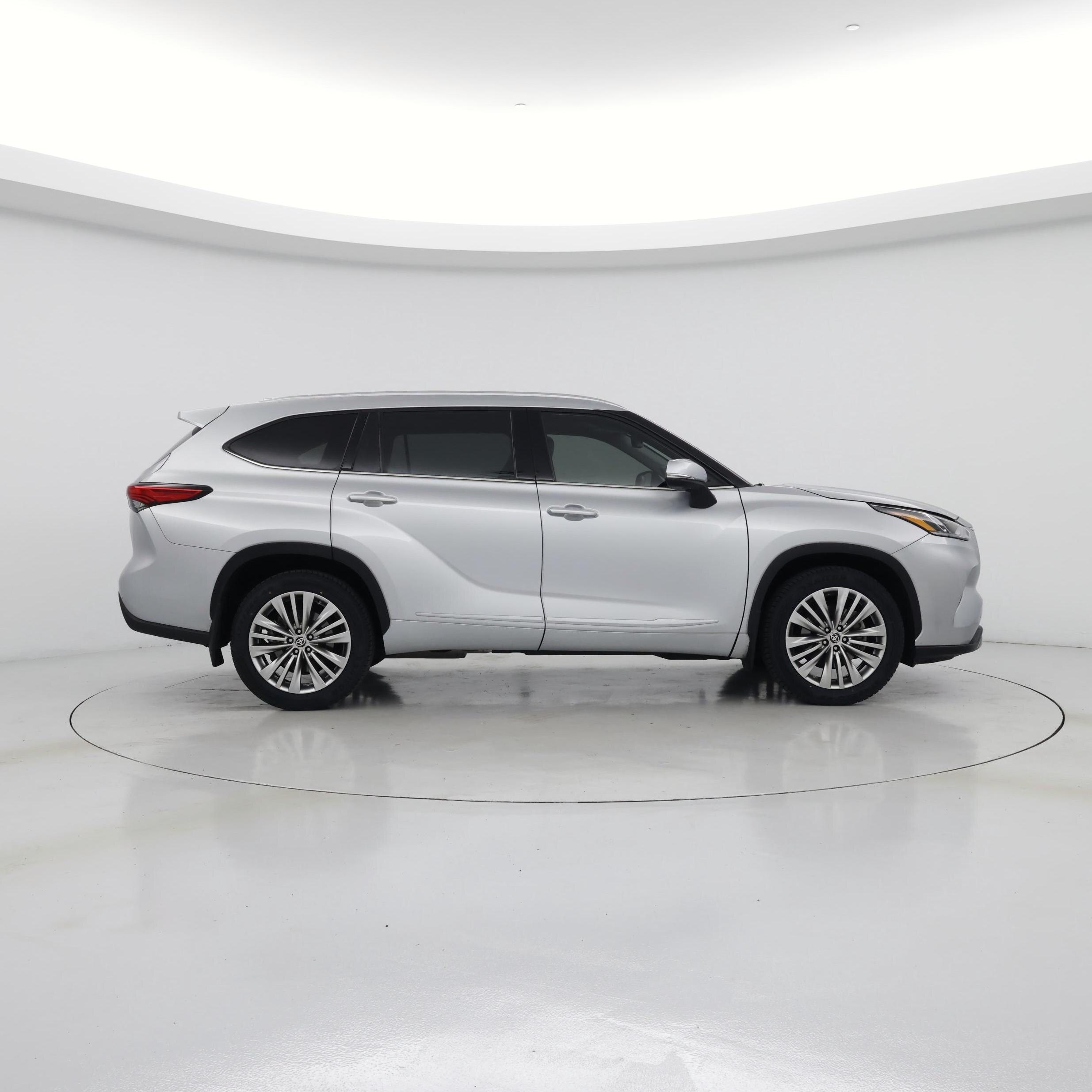 Thumbnail: 2022 Toyota Highlander - 7