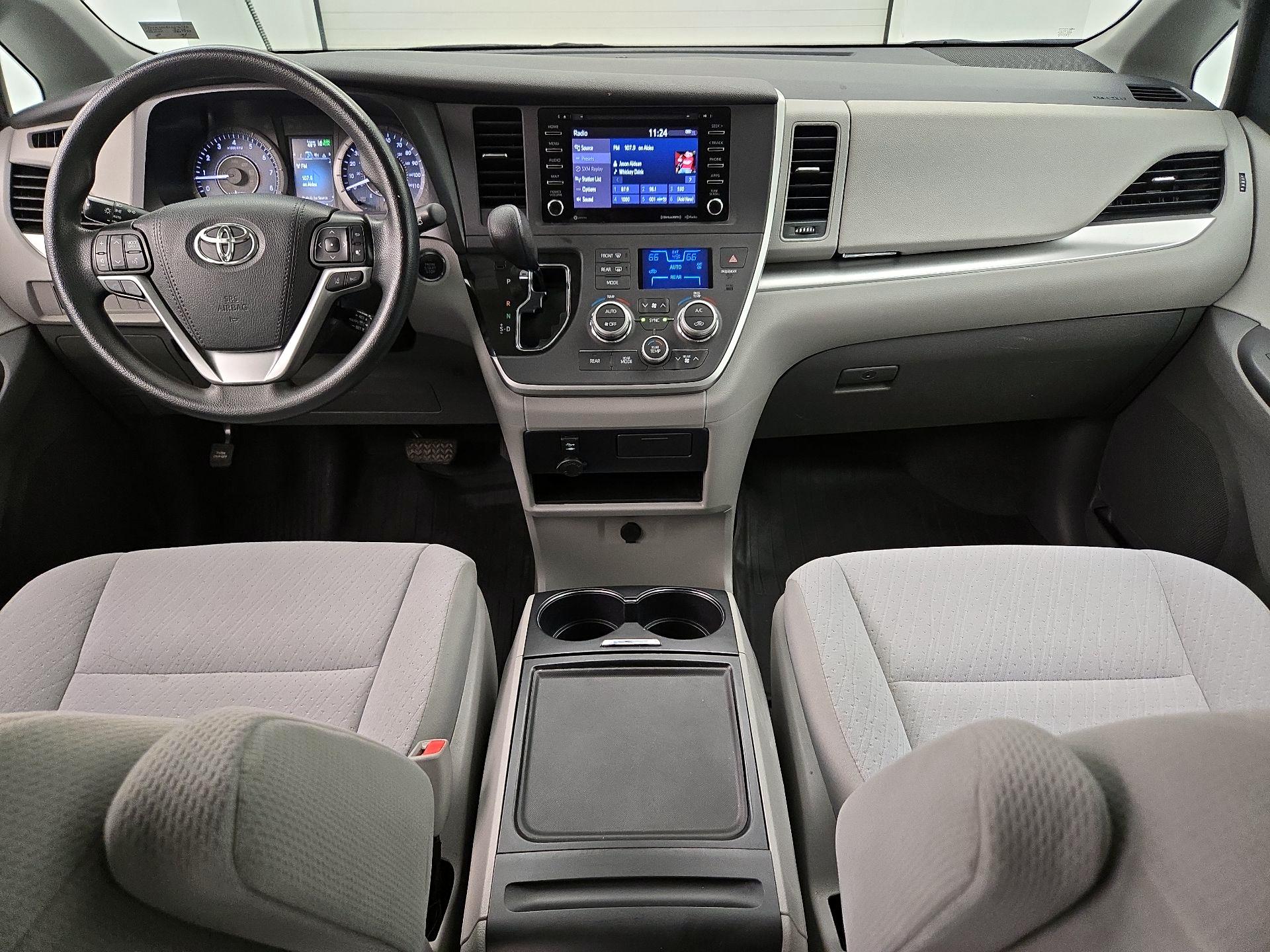 Thumbnail: 2020 Toyota Sienna - 9