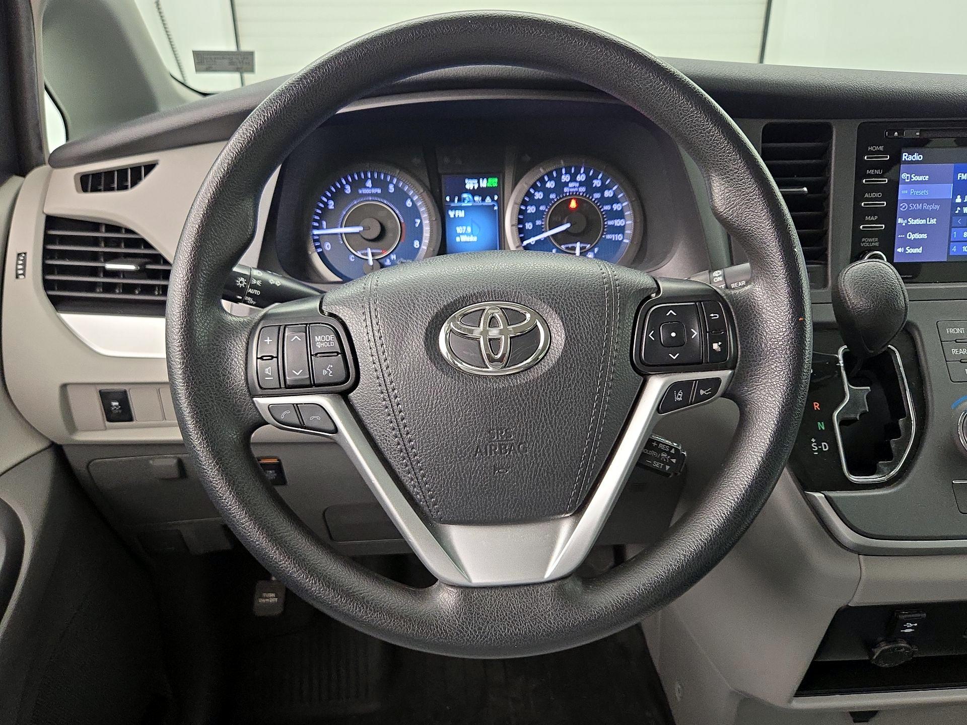 Thumbnail: 2020 Toyota Sienna - 10