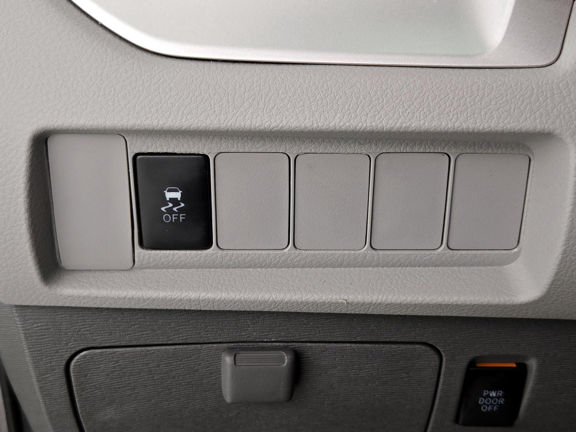 Thumbnail: 2020 Toyota Sienna - 13