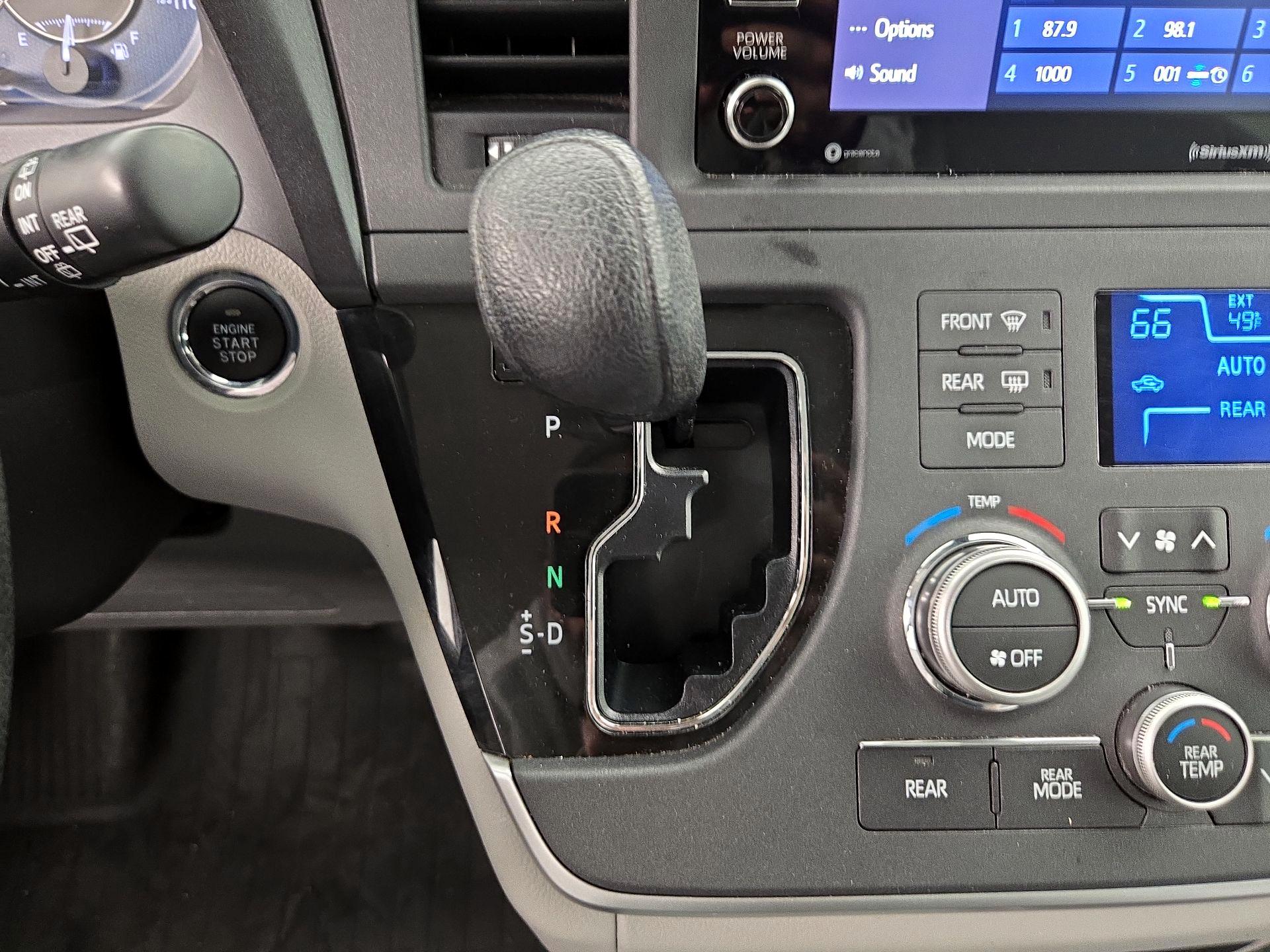 Thumbnail: 2020 Toyota Sienna - 17