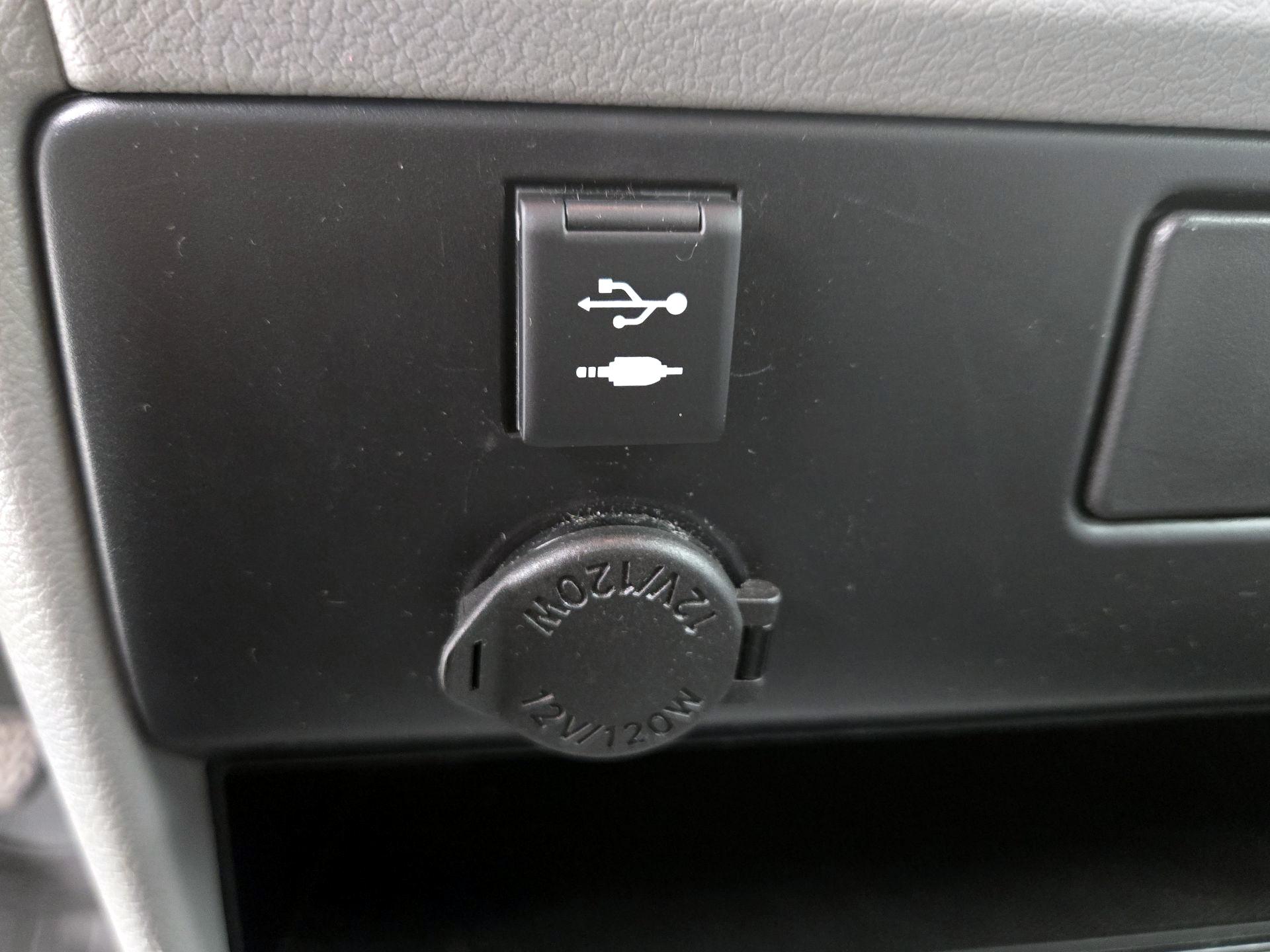 Thumbnail: 2020 Toyota Sienna - 18