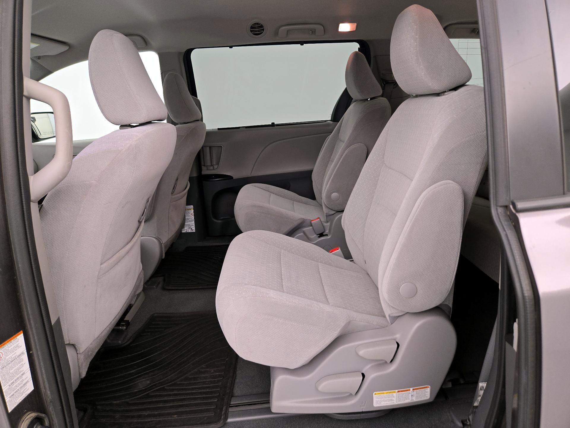 Thumbnail: 2020 Toyota Sienna - 19