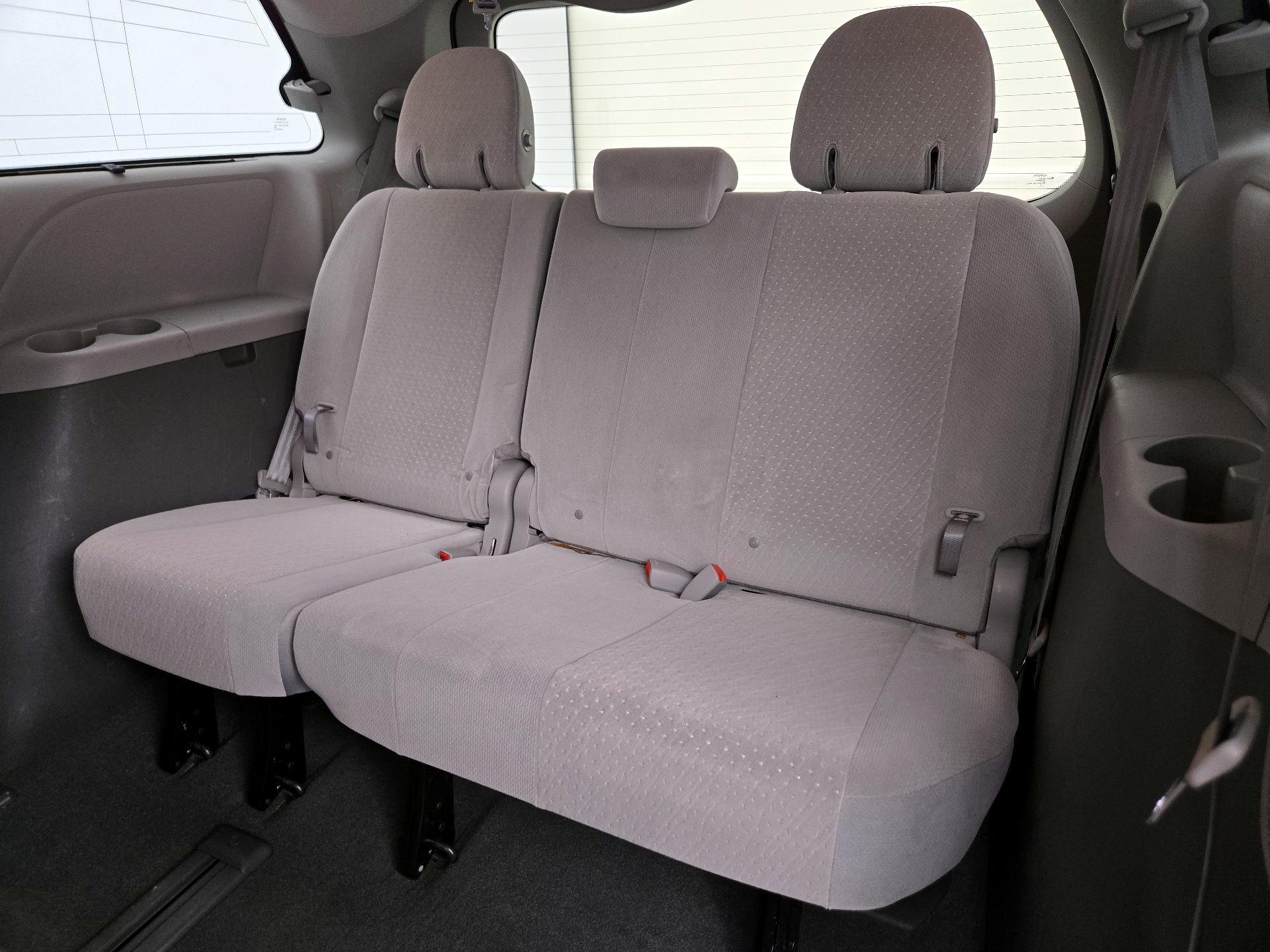 Thumbnail: 2020 Toyota Sienna - 20