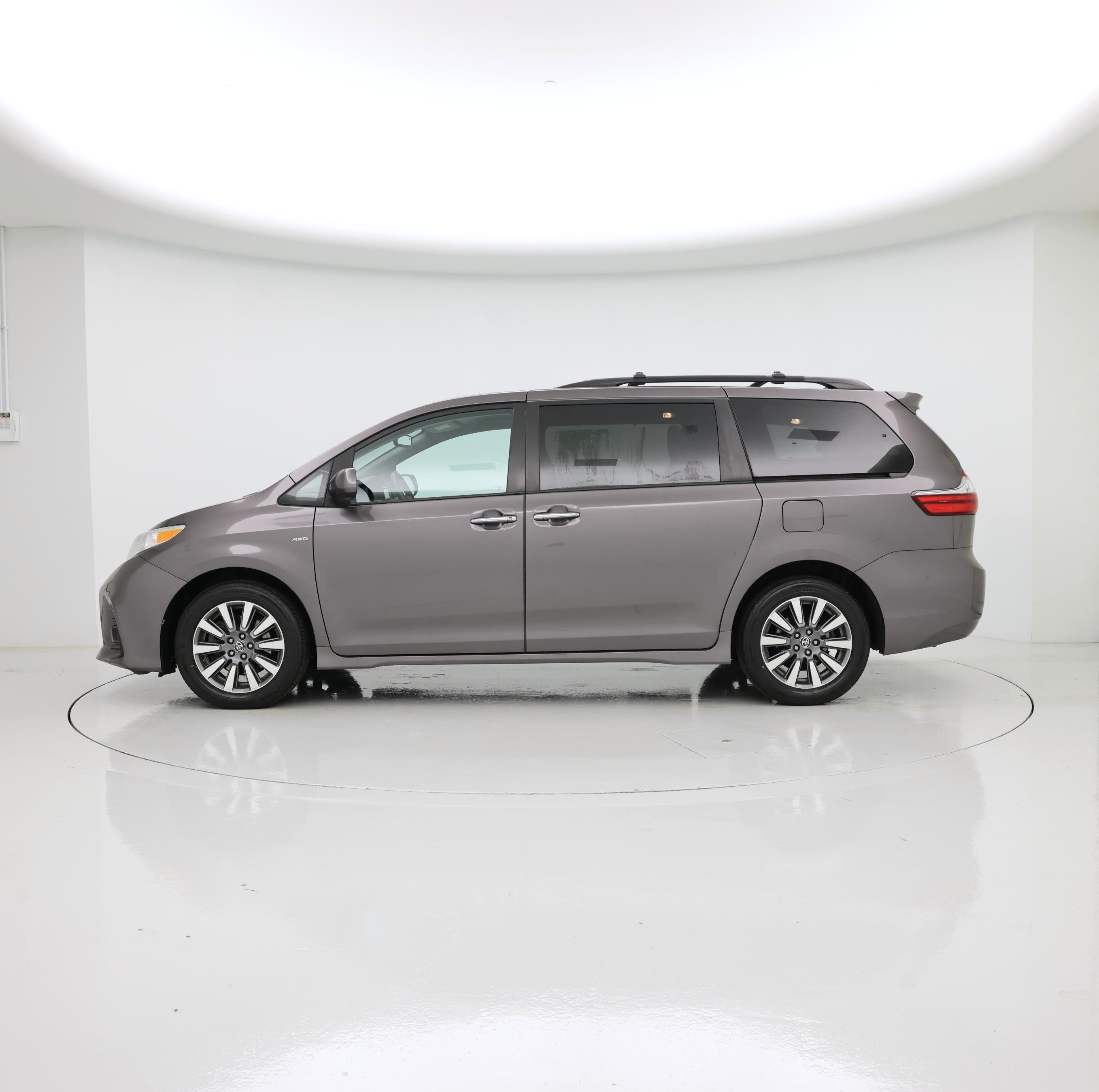 Thumbnail: 2020 Toyota Sienna - 3