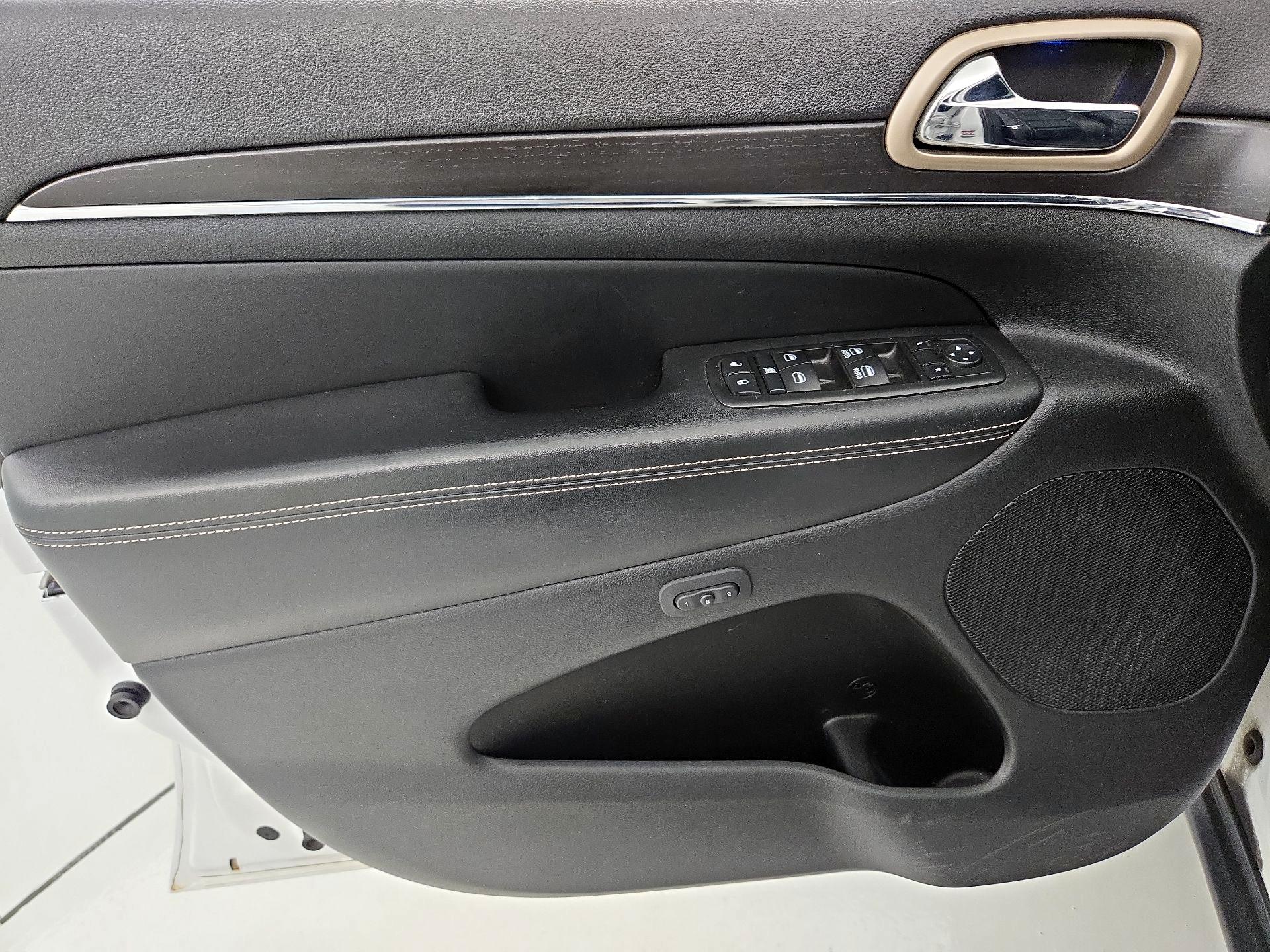 Thumbnail: 2014 Jeep Grand Cherokee - 12