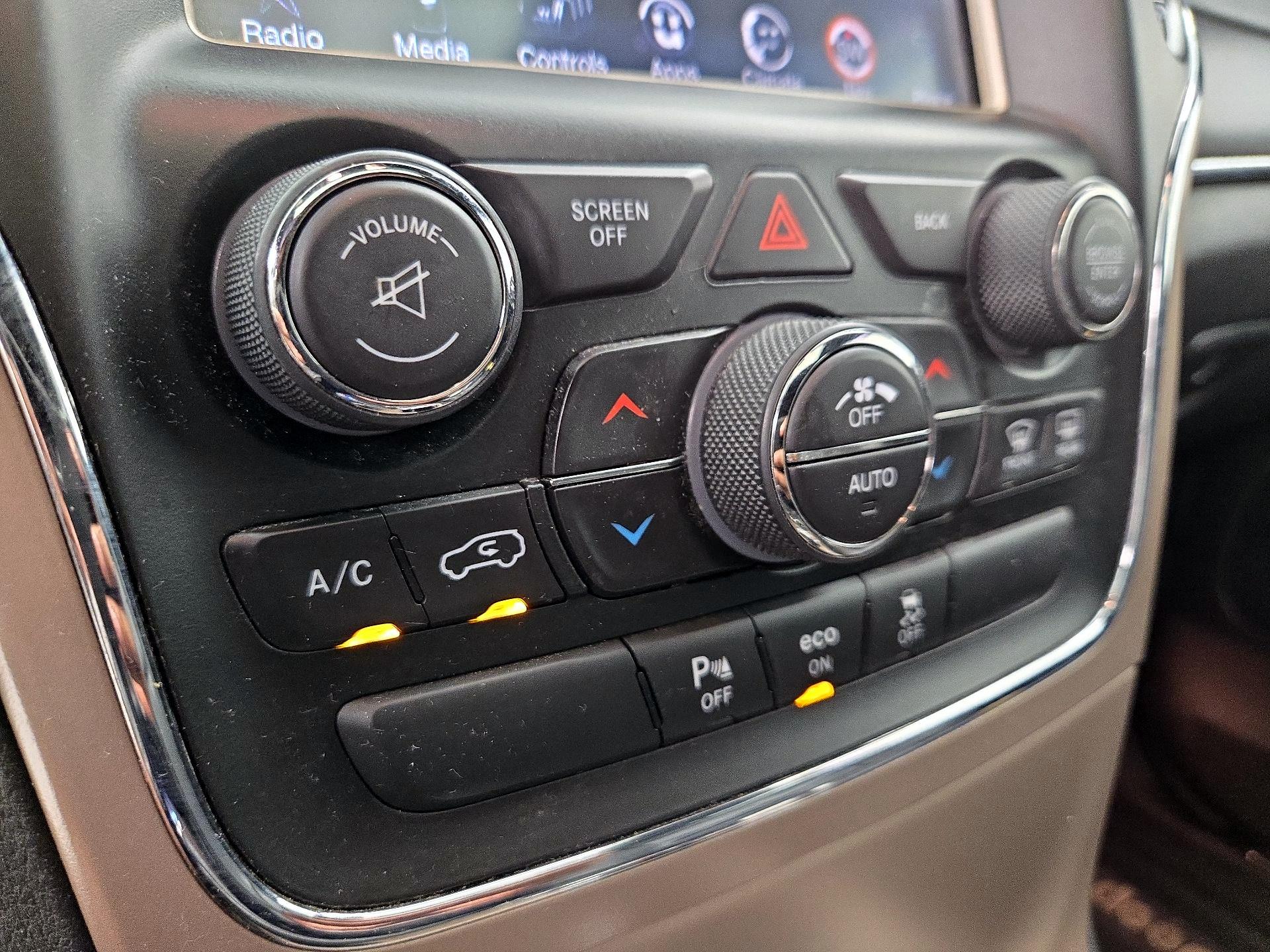 Thumbnail: 2014 Jeep Grand Cherokee - 17