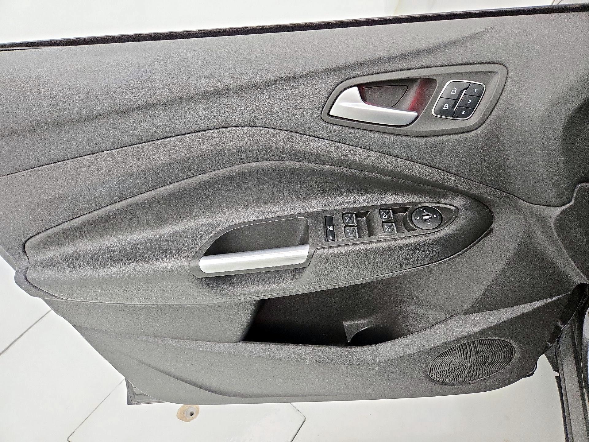 Thumbnail: 2016 Ford Escape - 12