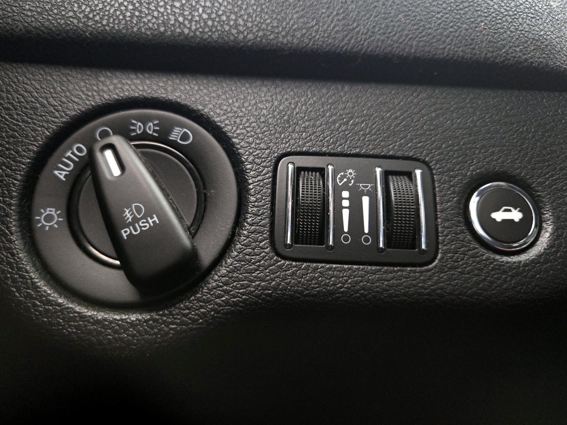 Thumbnail: 2016 Dodge Charger - 13