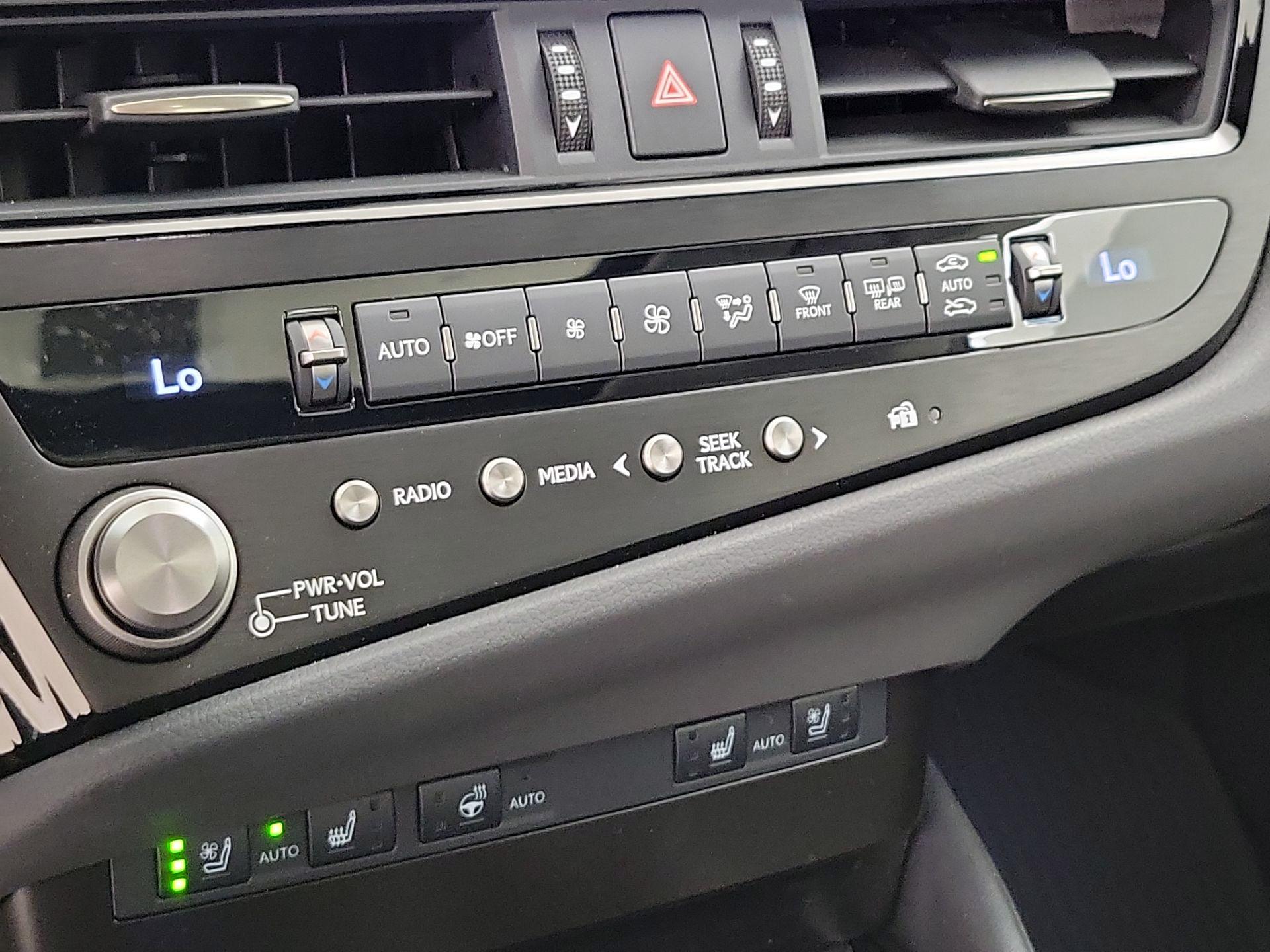 Thumbnail: 2024 Lexus ES - 16