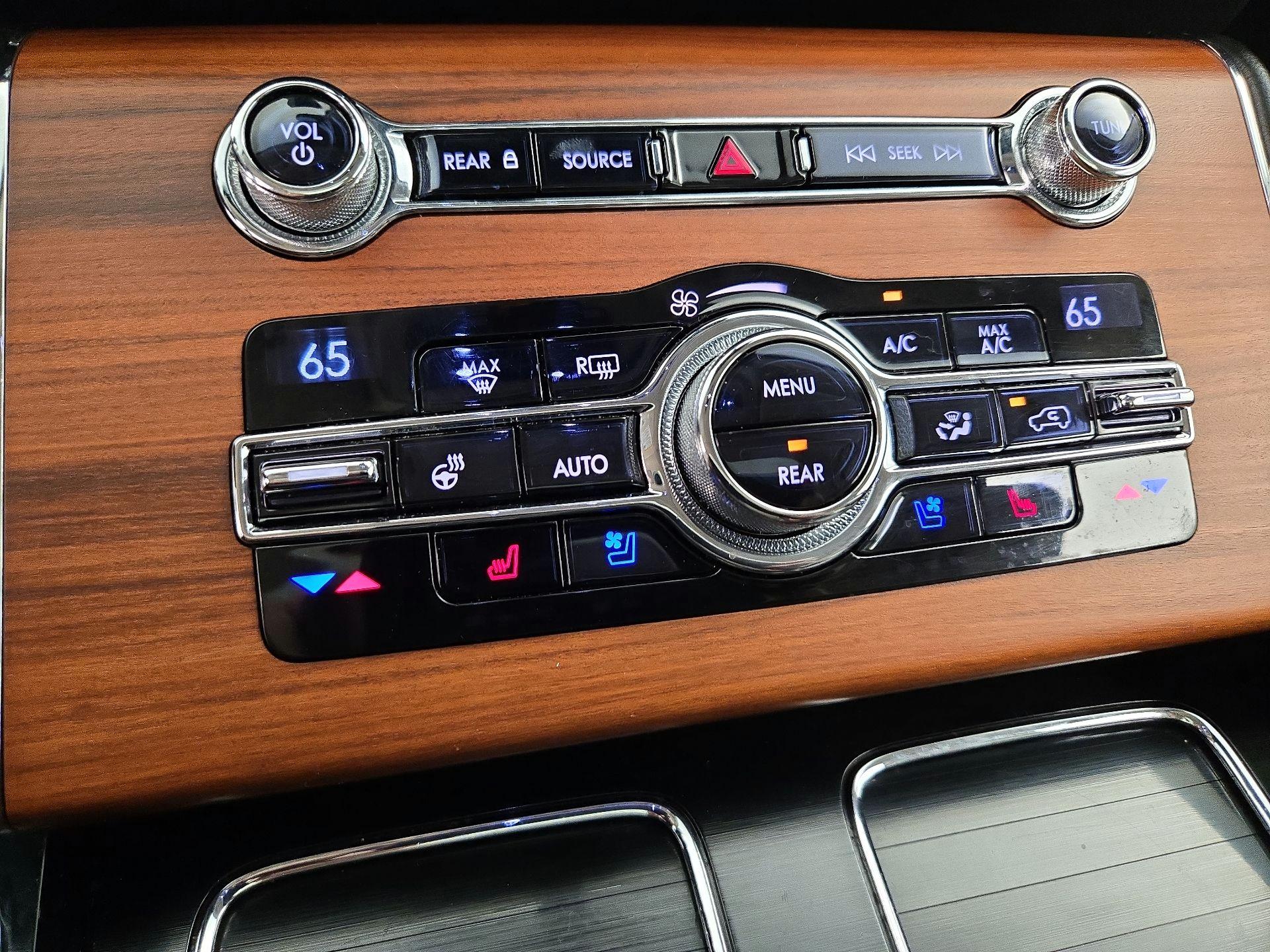 Thumbnail: 2020 Lincoln Aviator - 17