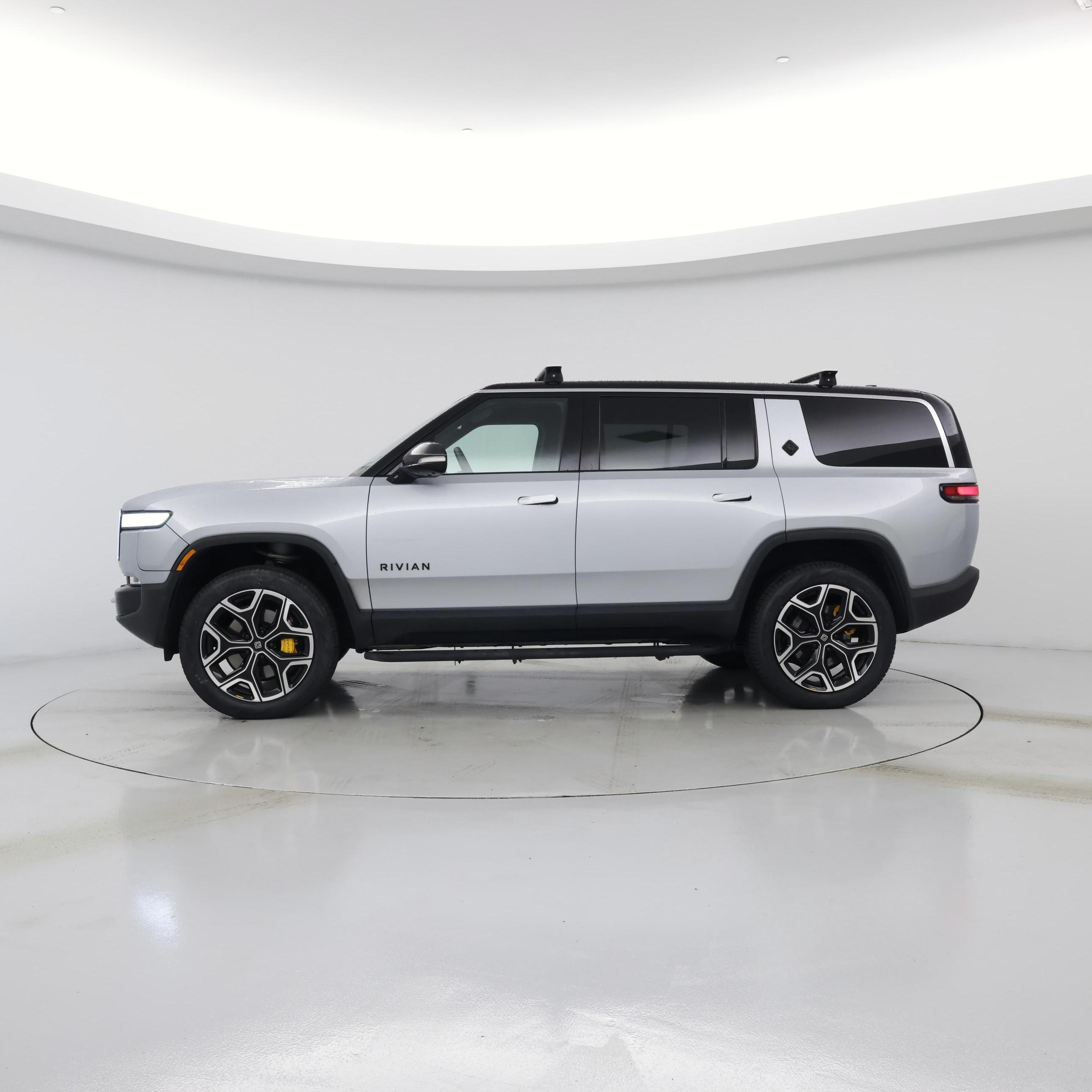Thumbnail: 2023 Rivian R1S - 3