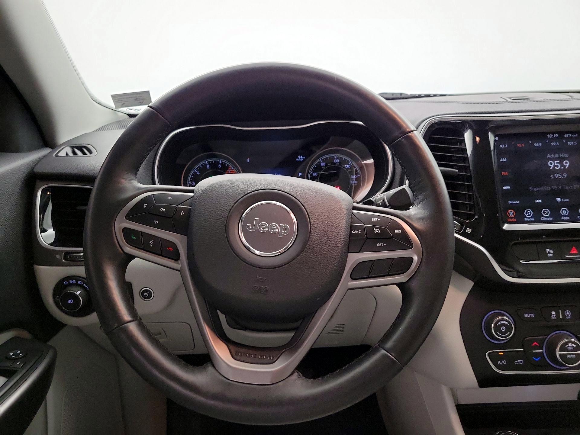 Thumbnail: 2019 Jeep Cherokee - 10