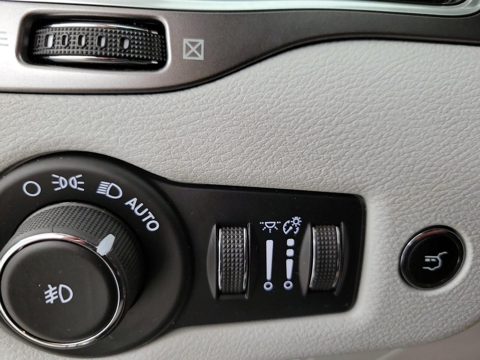 Thumbnail: 2019 Jeep Cherokee - 13