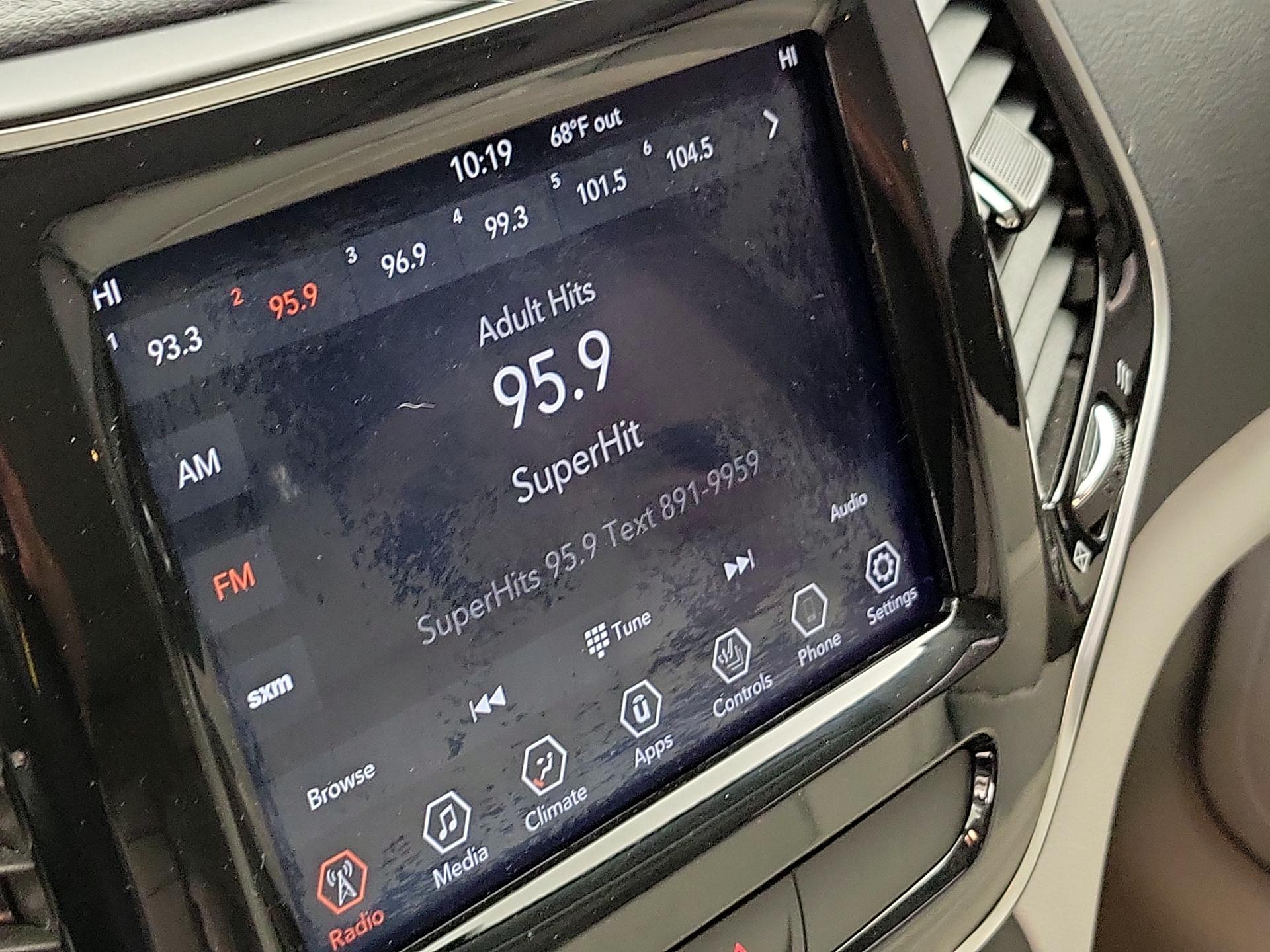 Thumbnail: 2019 Jeep Cherokee - 15