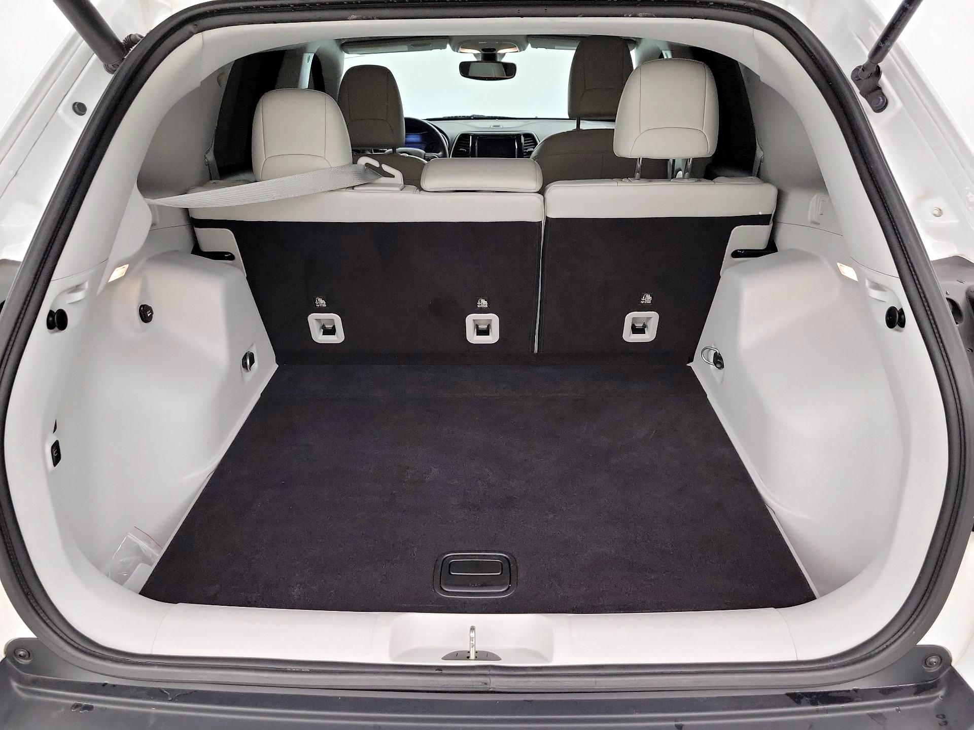 Thumbnail: 2019 Jeep Cherokee - 20