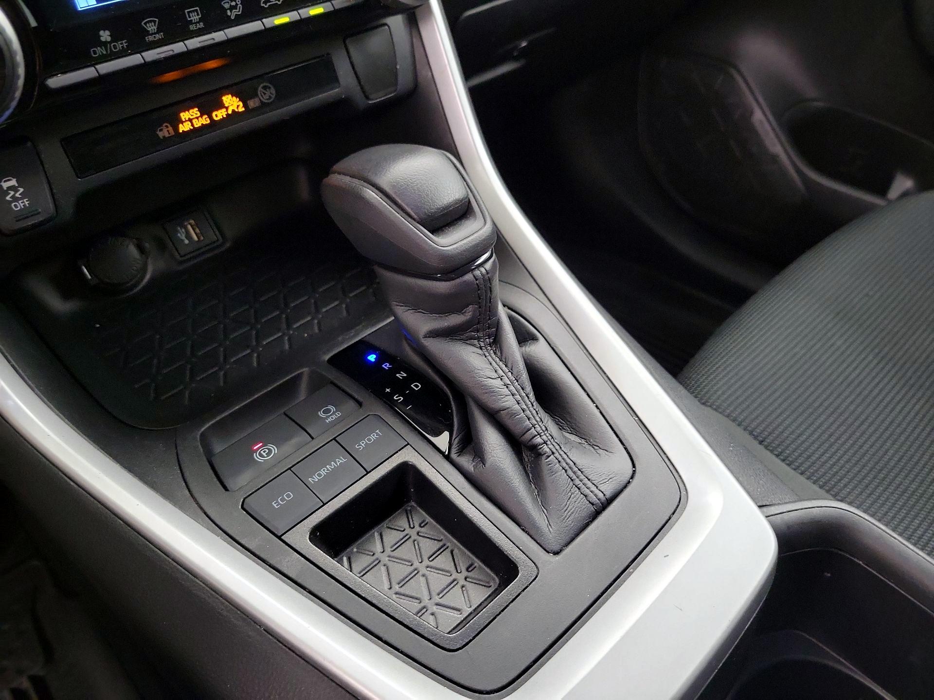 Thumbnail: 2023 Toyota RAV4 - 17