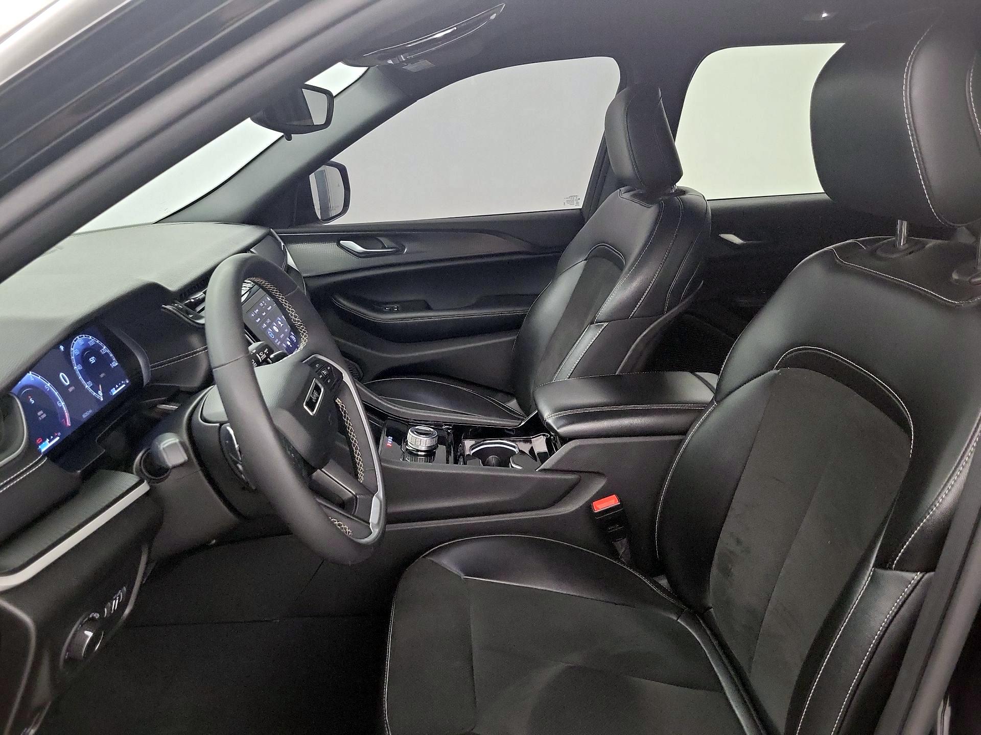 Thumbnail: 2023 Jeep Grand Cherokee - 11