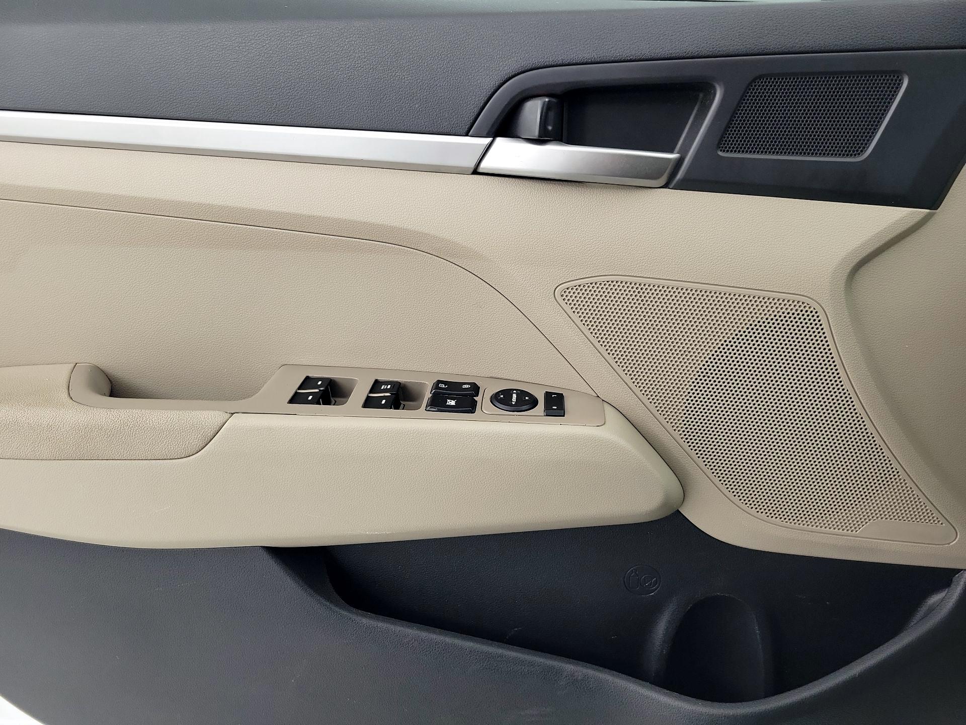Thumbnail: 2019 Hyundai Elantra - 12