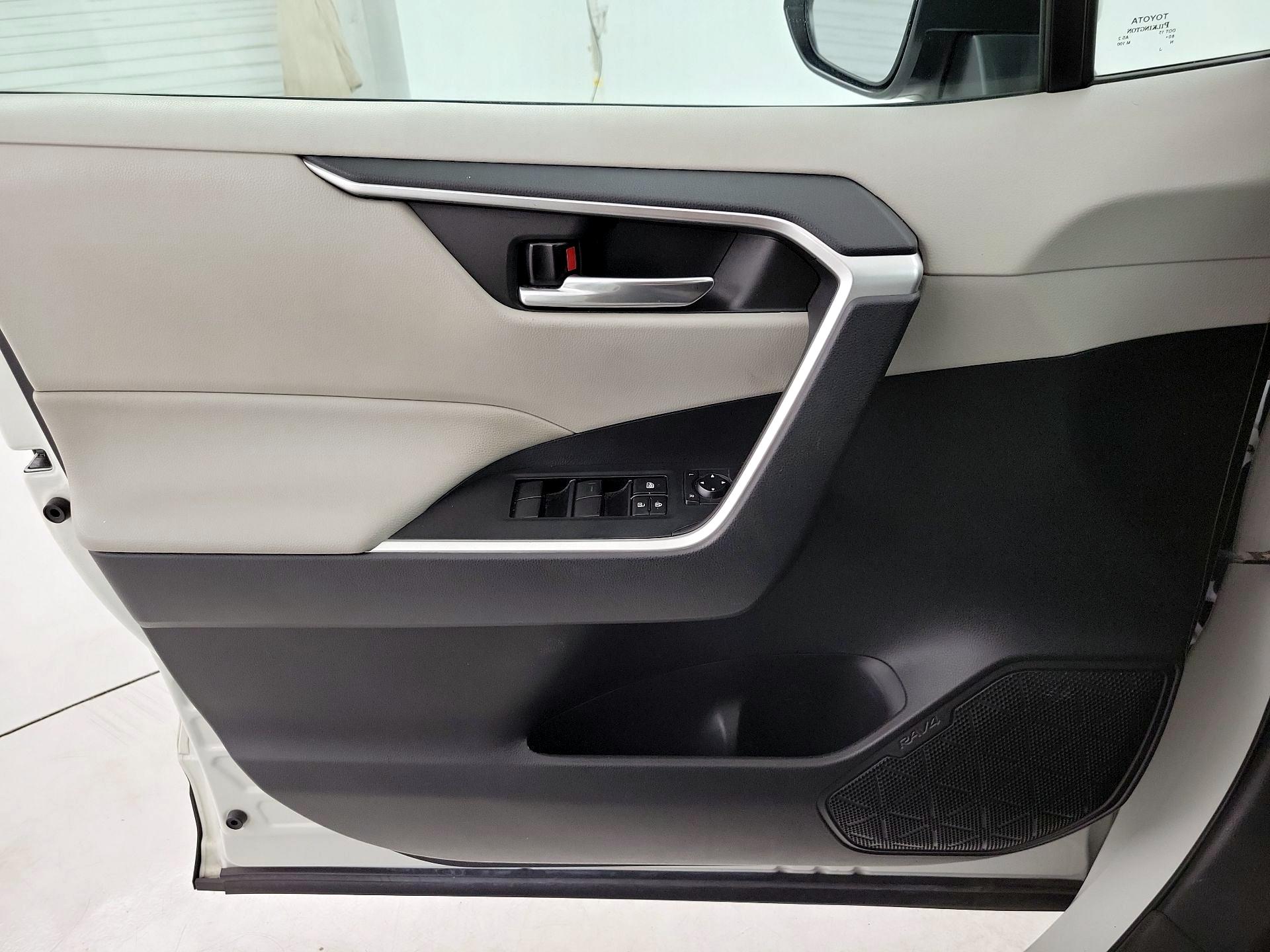 Thumbnail: 2021 Toyota RAV4 - 12