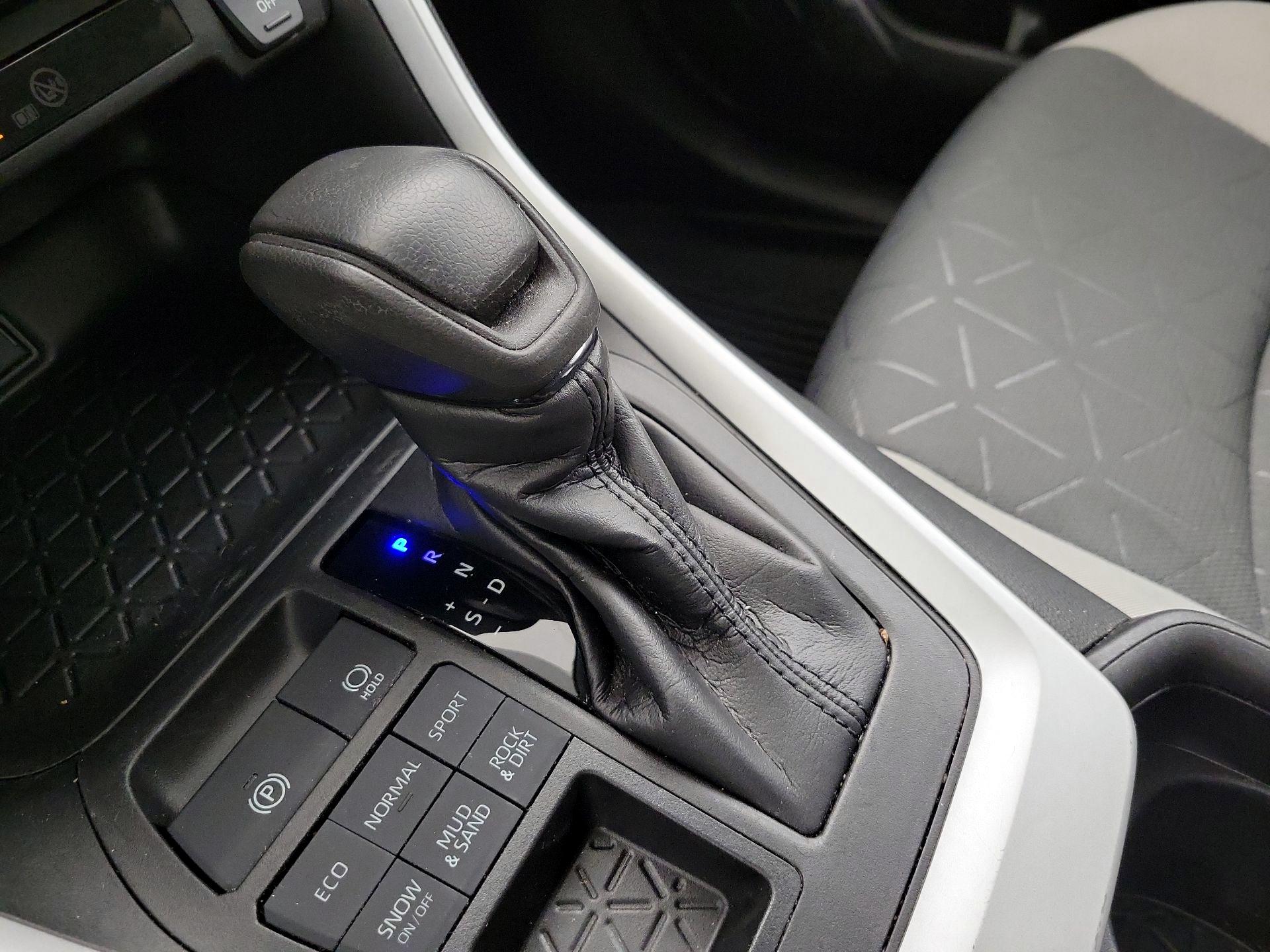 Thumbnail: 2021 Toyota RAV4 - 17