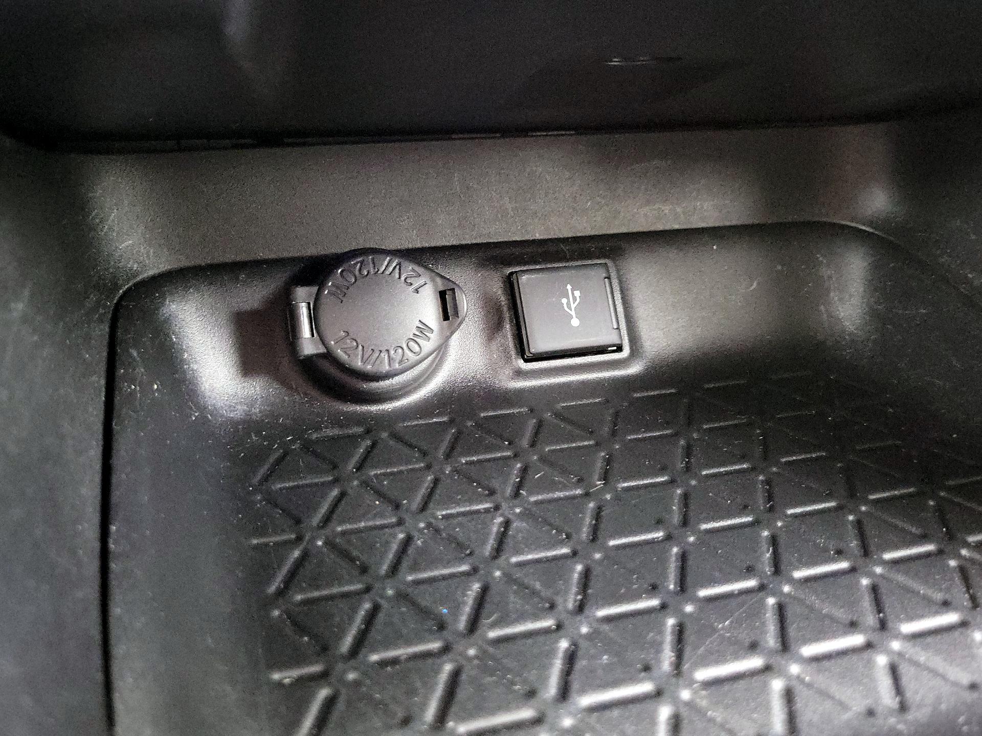 Thumbnail: 2021 Toyota RAV4 - 18