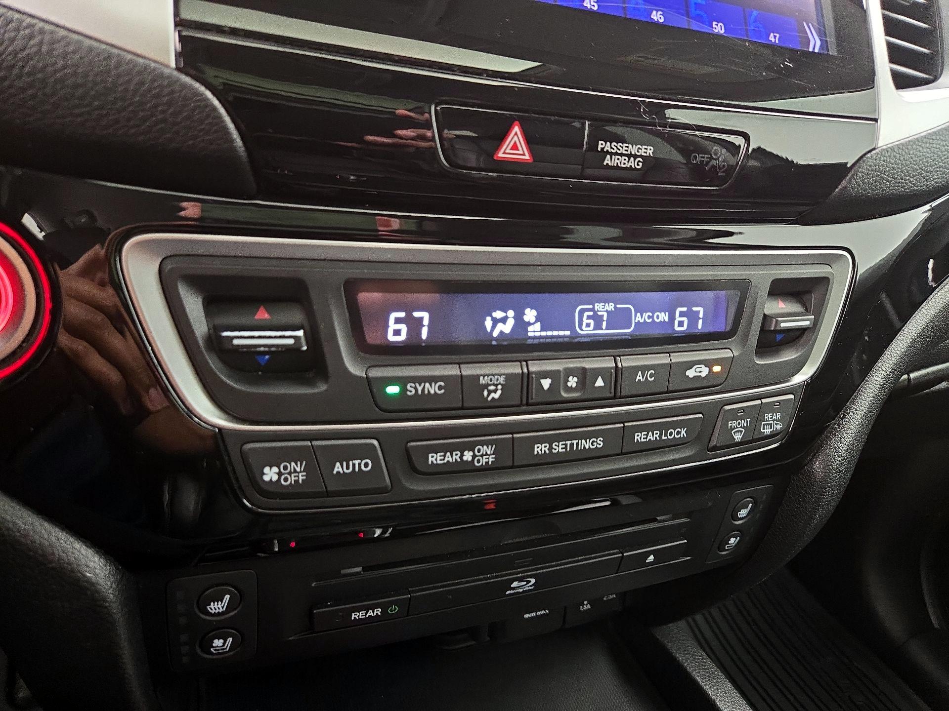 Thumbnail: 2018 Honda Pilot - 17