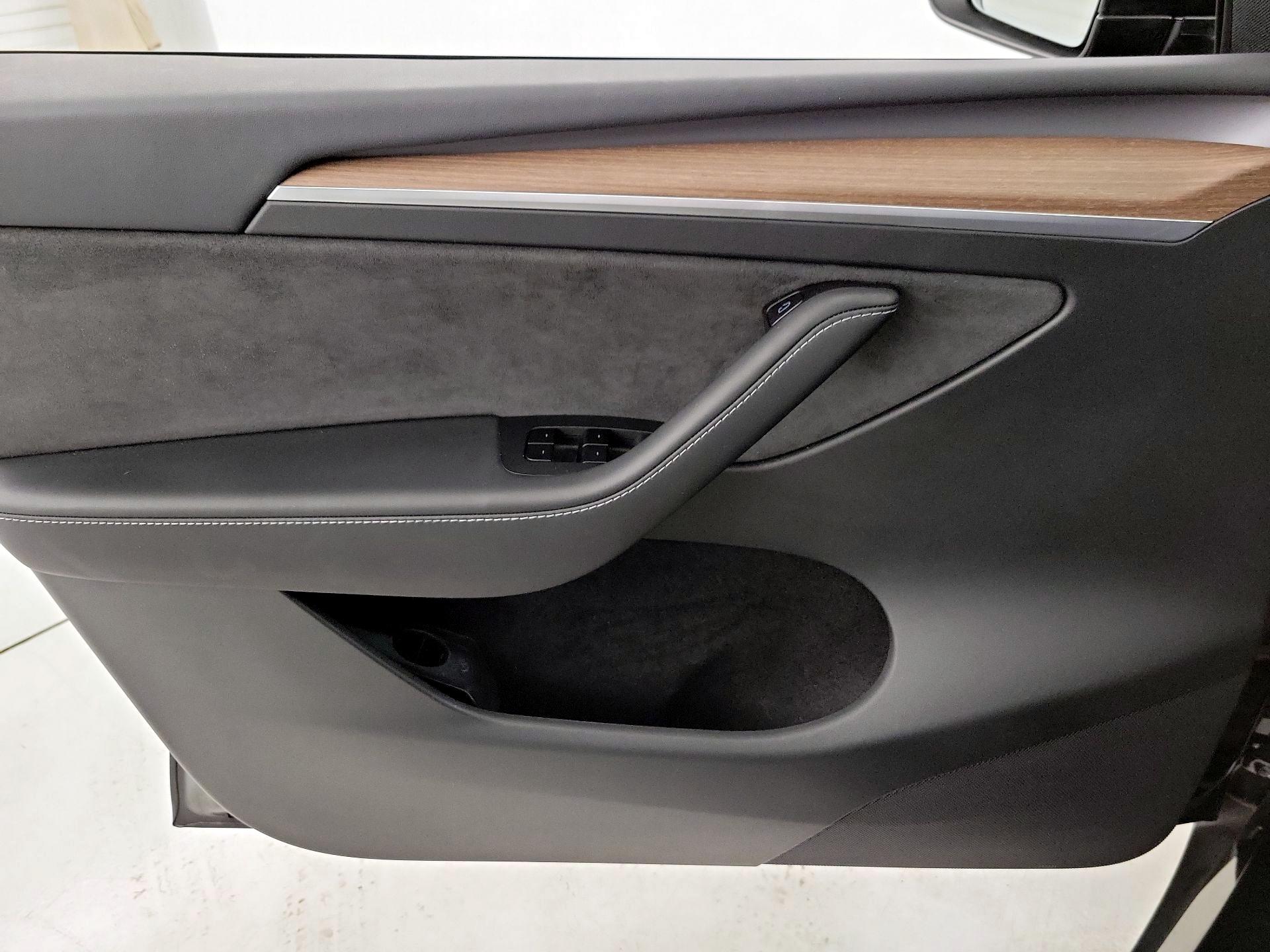 Thumbnail: 2025 Tesla Model Y - 12