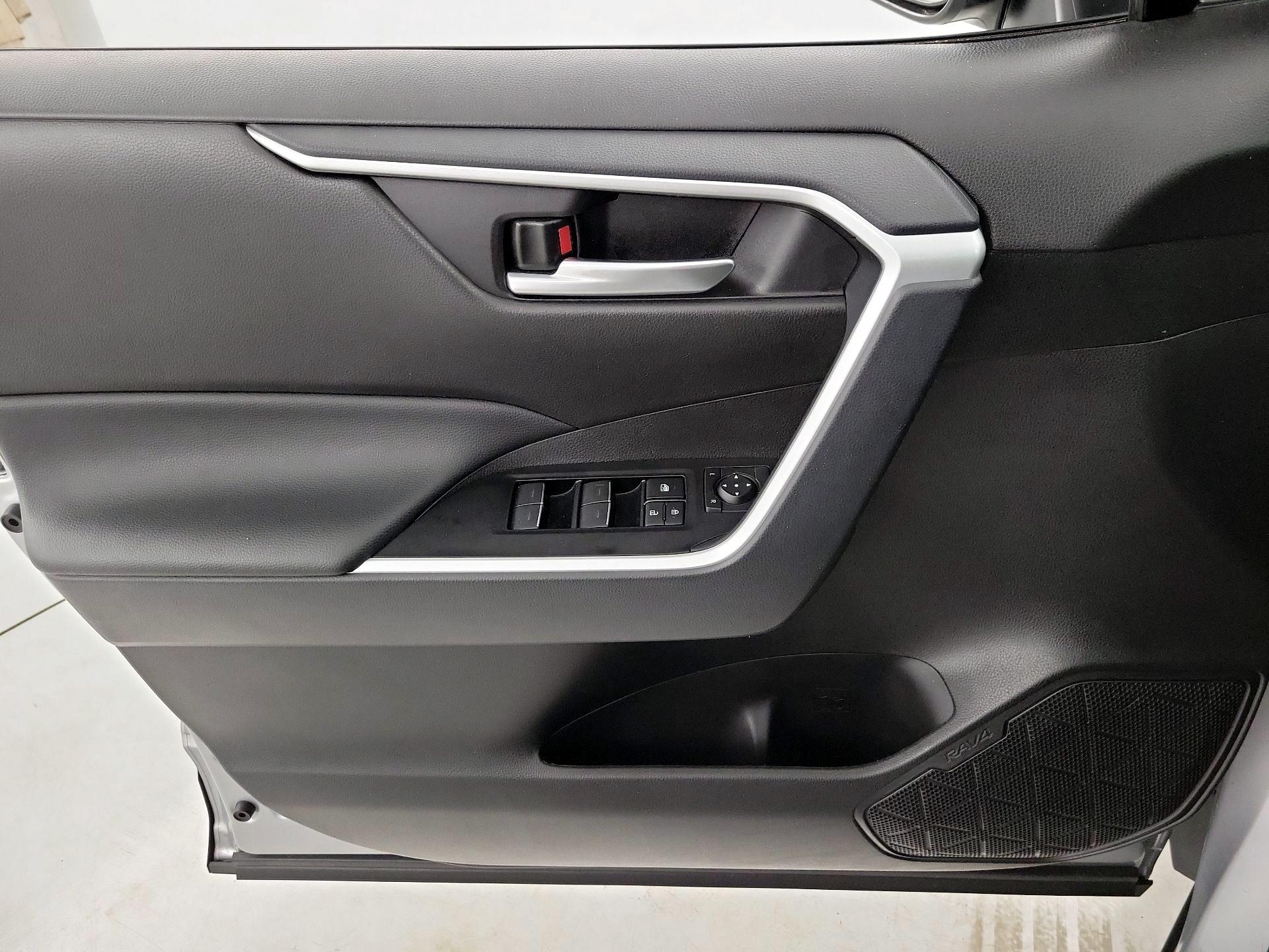 Thumbnail: 2025 Toyota RAV4 - 12