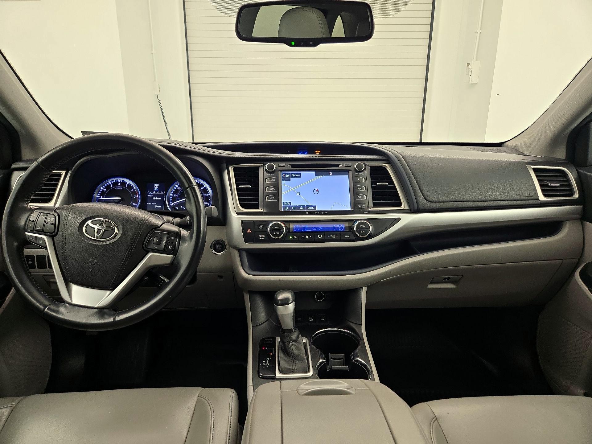 Thumbnail: 2016 Toyota Highlander - 9