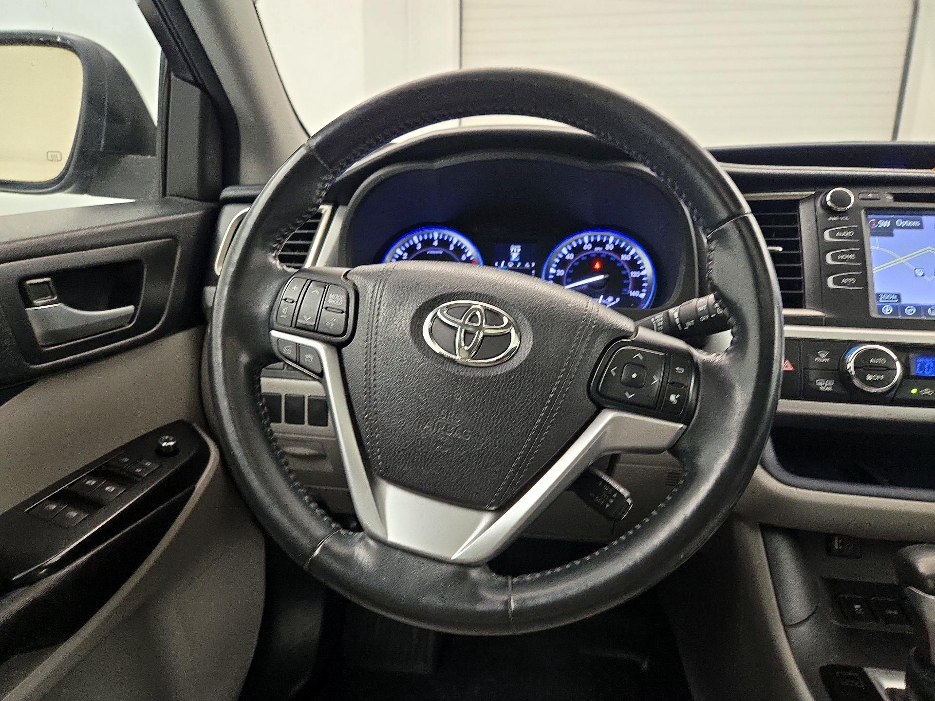 Thumbnail: 2016 Toyota Highlander - 10