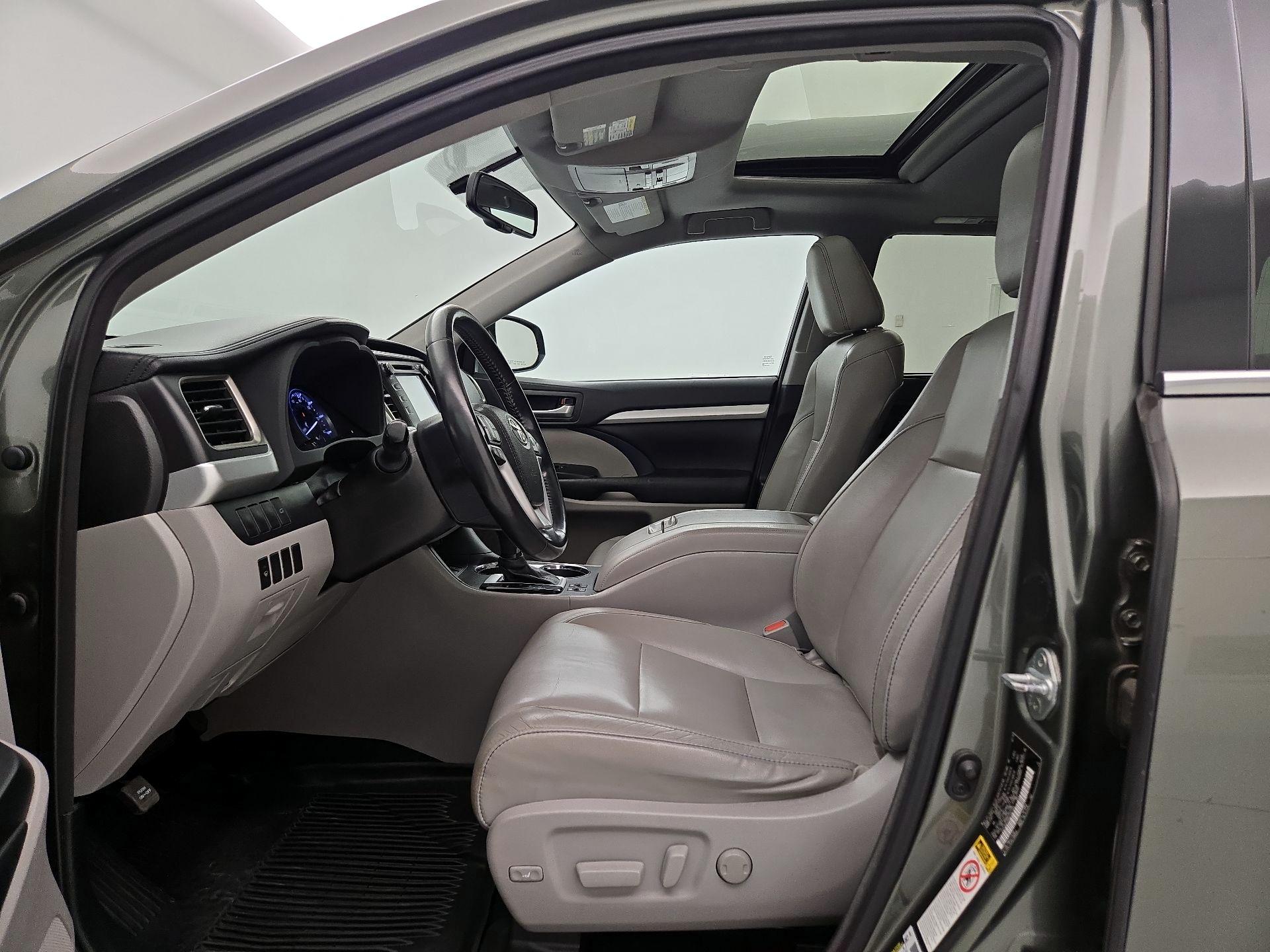 Thumbnail: 2016 Toyota Highlander - 11