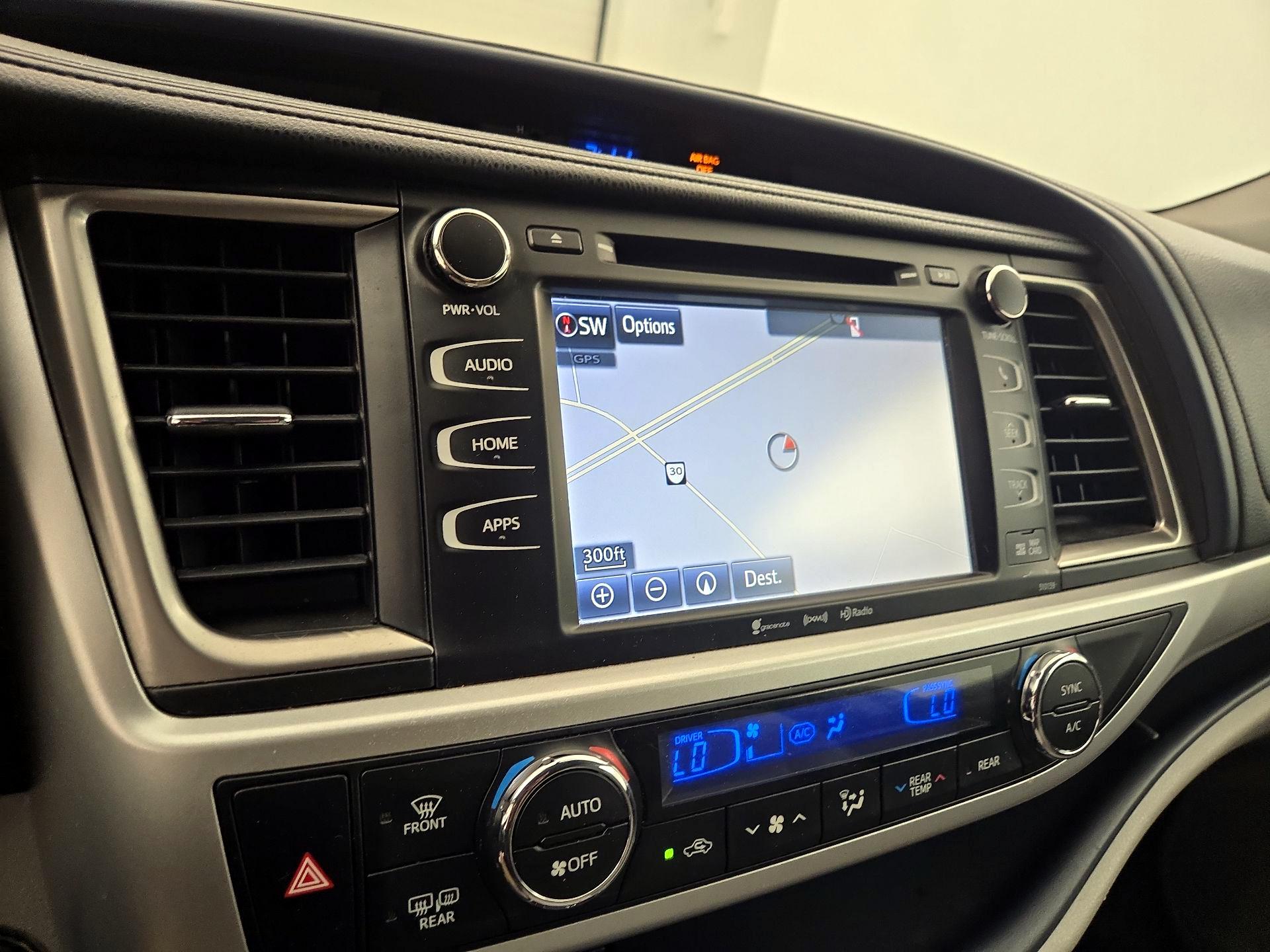 Thumbnail: 2016 Toyota Highlander - 14