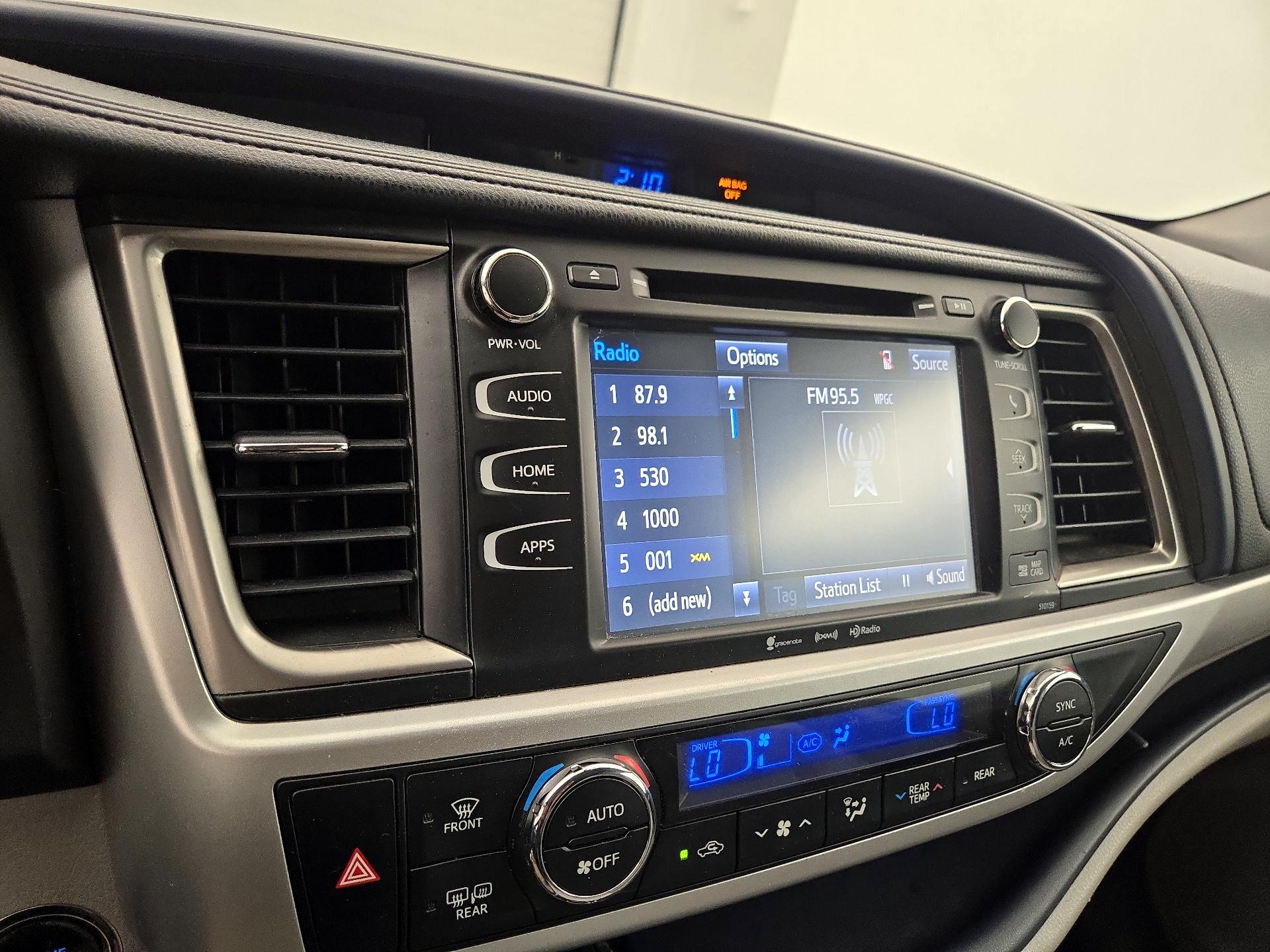 Thumbnail: 2016 Toyota Highlander - 16
