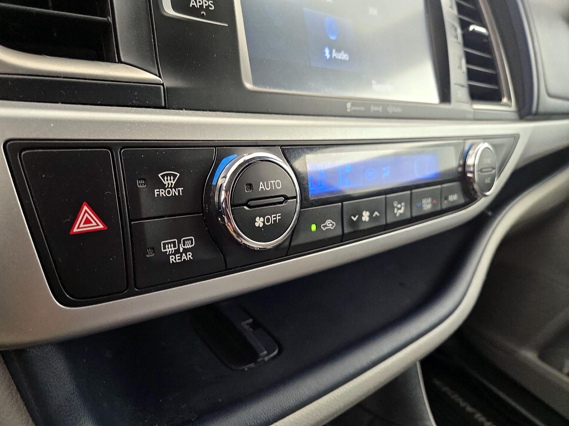 Thumbnail: 2016 Toyota Highlander - 17