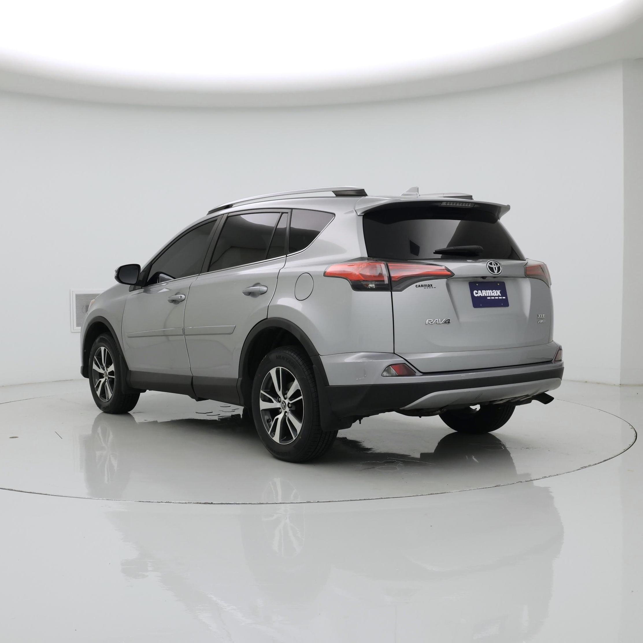Thumbnail: 2018 Toyota RAV4 - 2