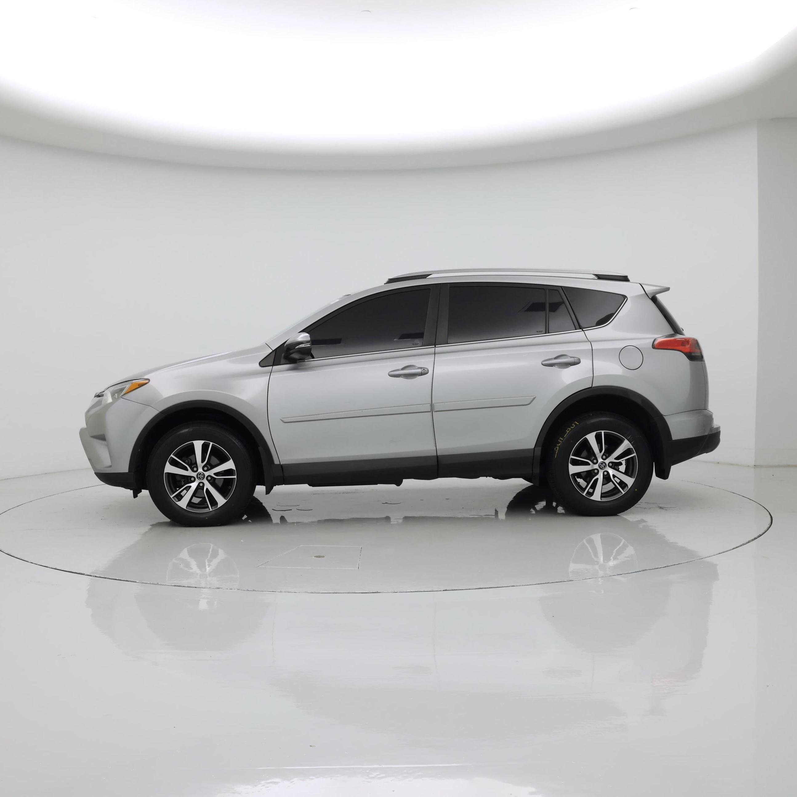 Thumbnail: 2018 Toyota RAV4 - 3