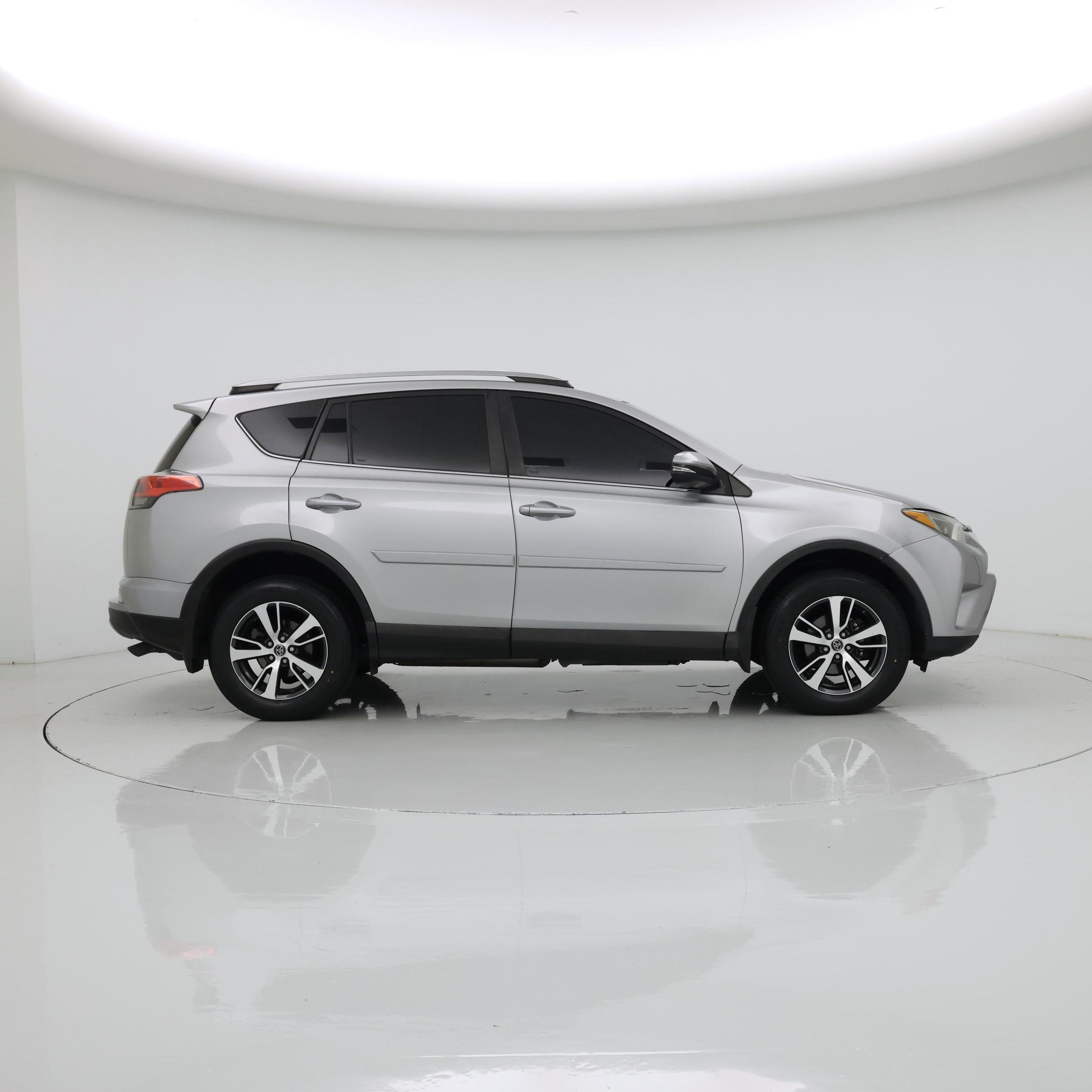 Thumbnail: 2018 Toyota RAV4 - 7