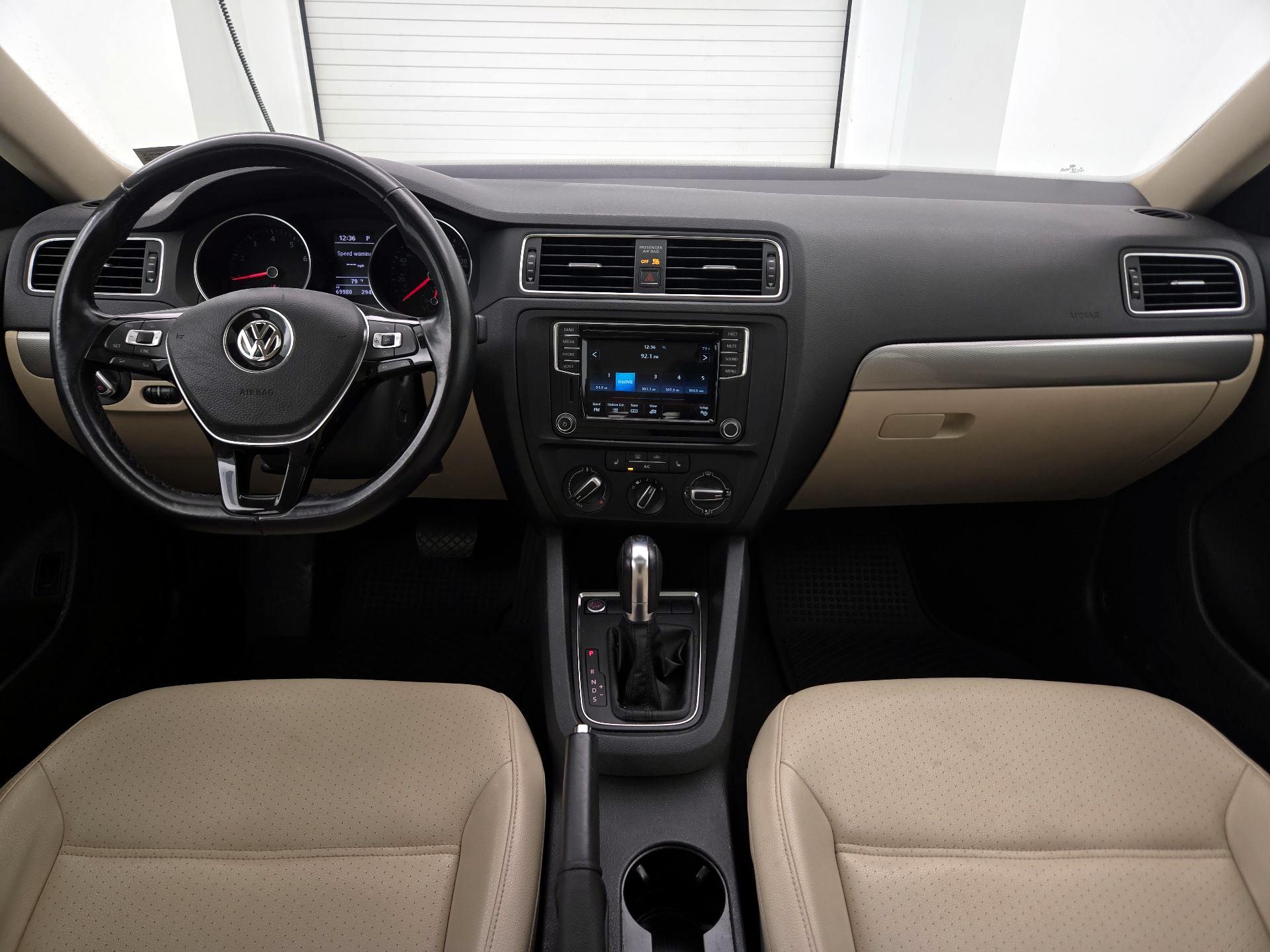 Thumbnail: 2017 Volkswagen Jetta - 9