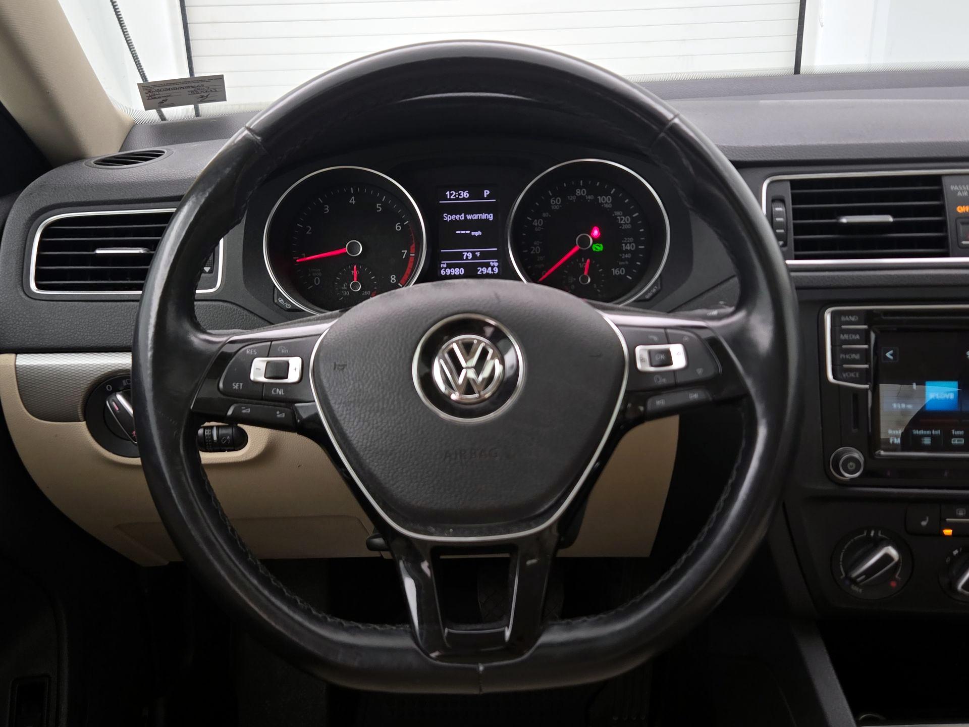 Thumbnail: 2017 Volkswagen Jetta - 10