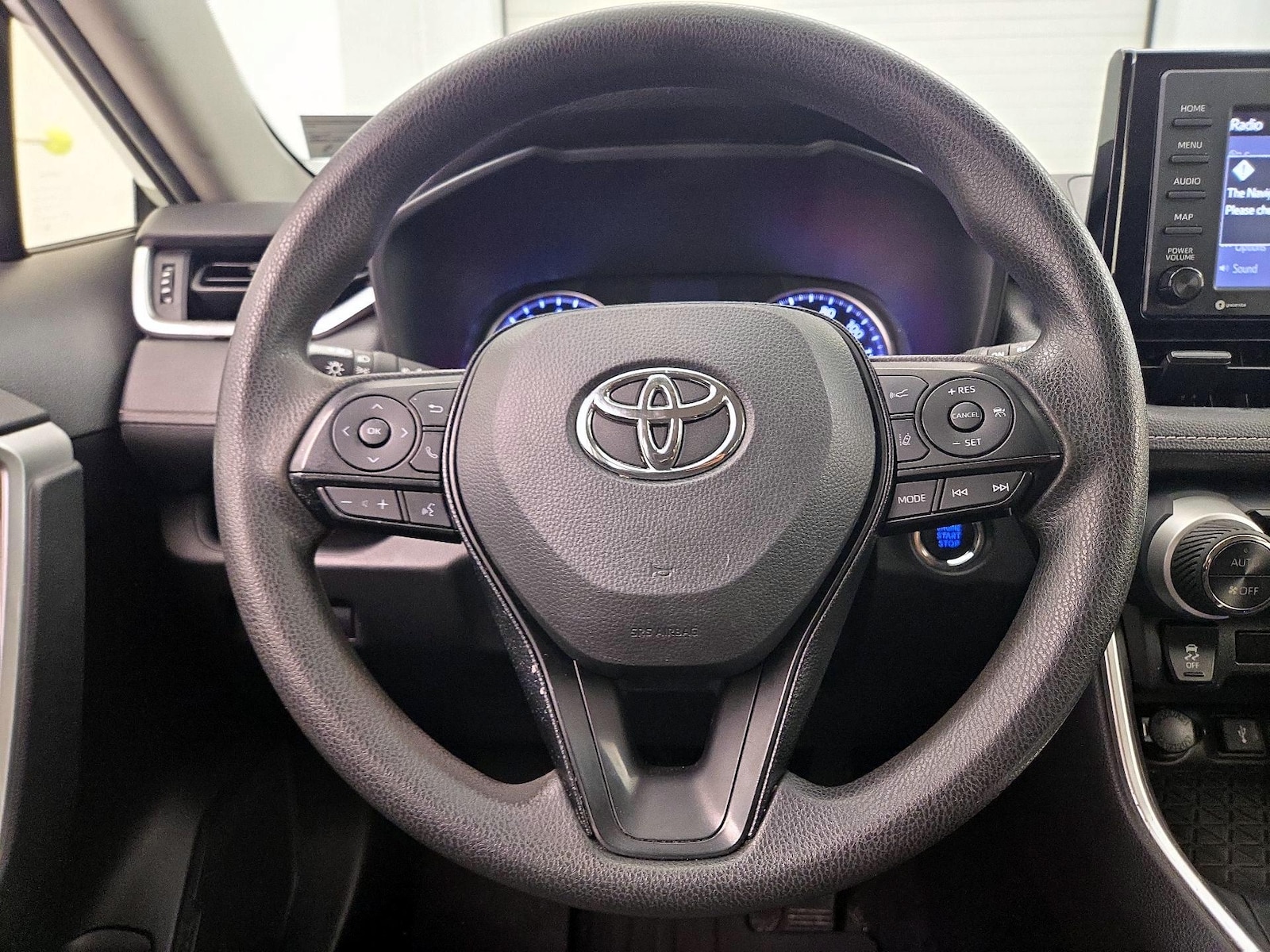2020 Toyota RAV4 XLE - Photo 11