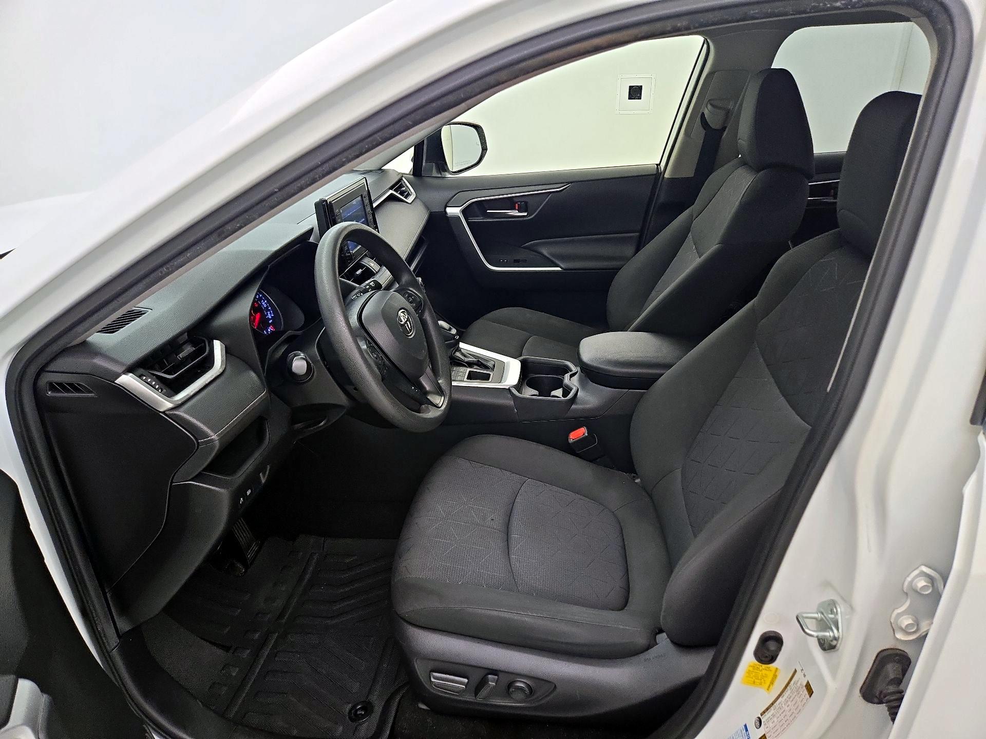 Thumbnail: 2020 Toyota RAV4 - 11