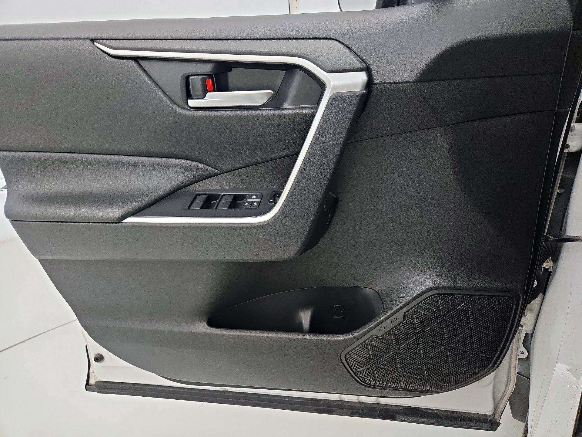 Thumbnail: 2020 Toyota RAV4 - 12